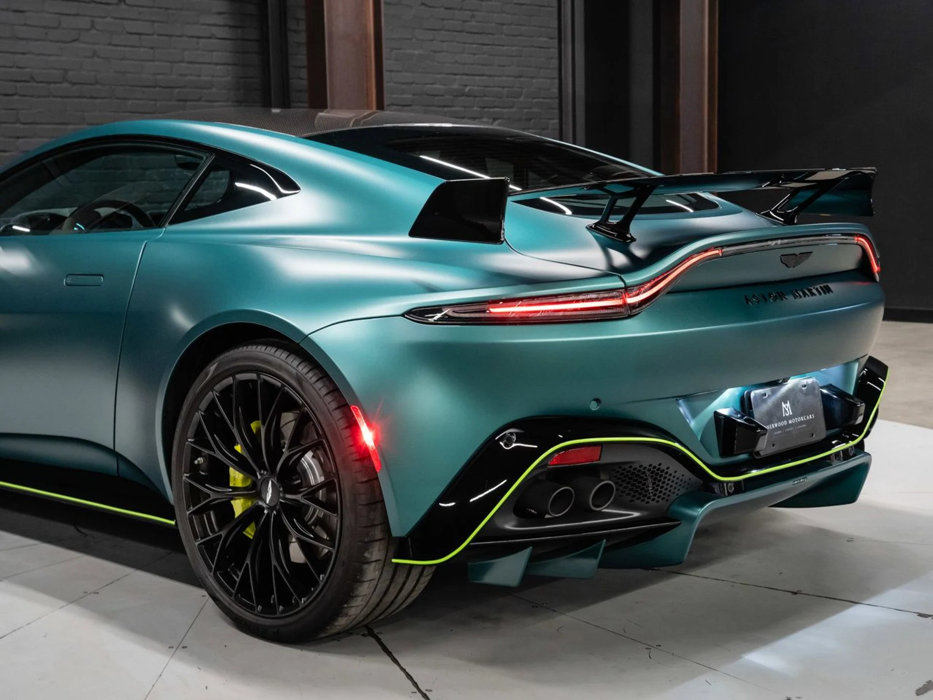 mph066_3135108444_aston_martin_vantage_2023_6596ea4a65