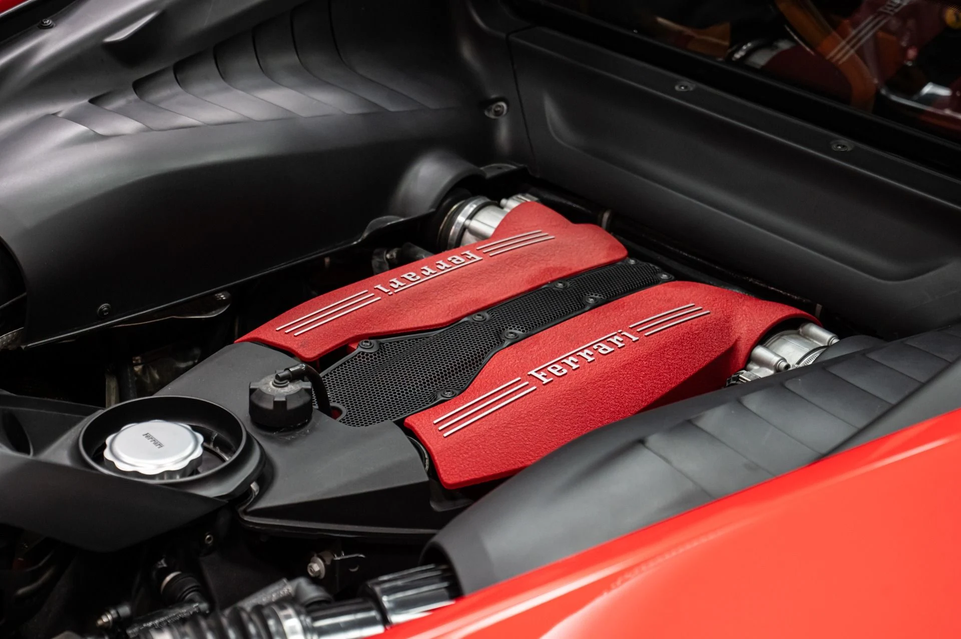 mph066_3163426941_Used_2016_Ferrari_488_GTB_1747692594_0aa31ae13b
