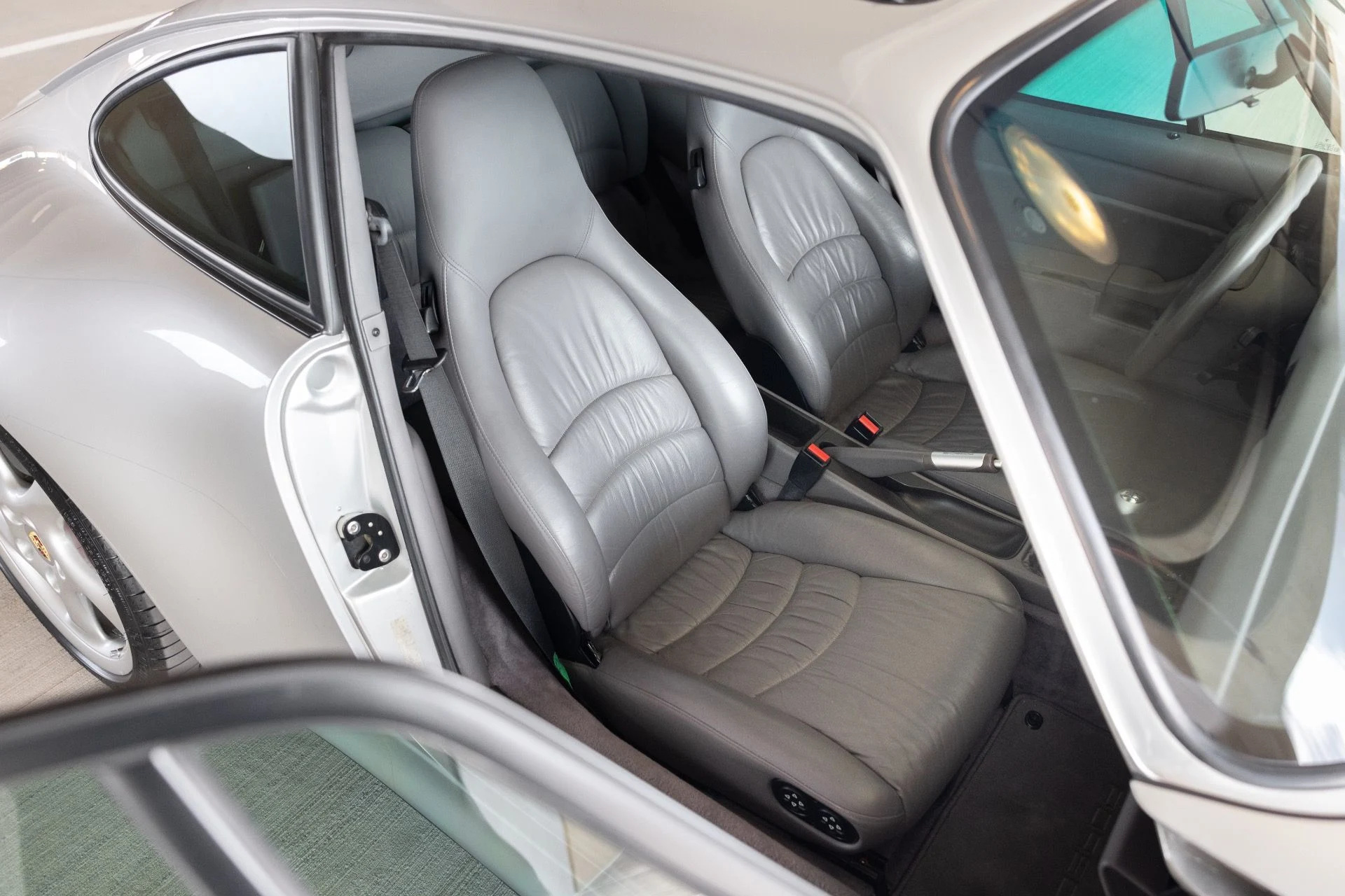 mph066_3176795937_Used_1997_Porsche_911_Carrera_4_S_1785968822_710ded21f2