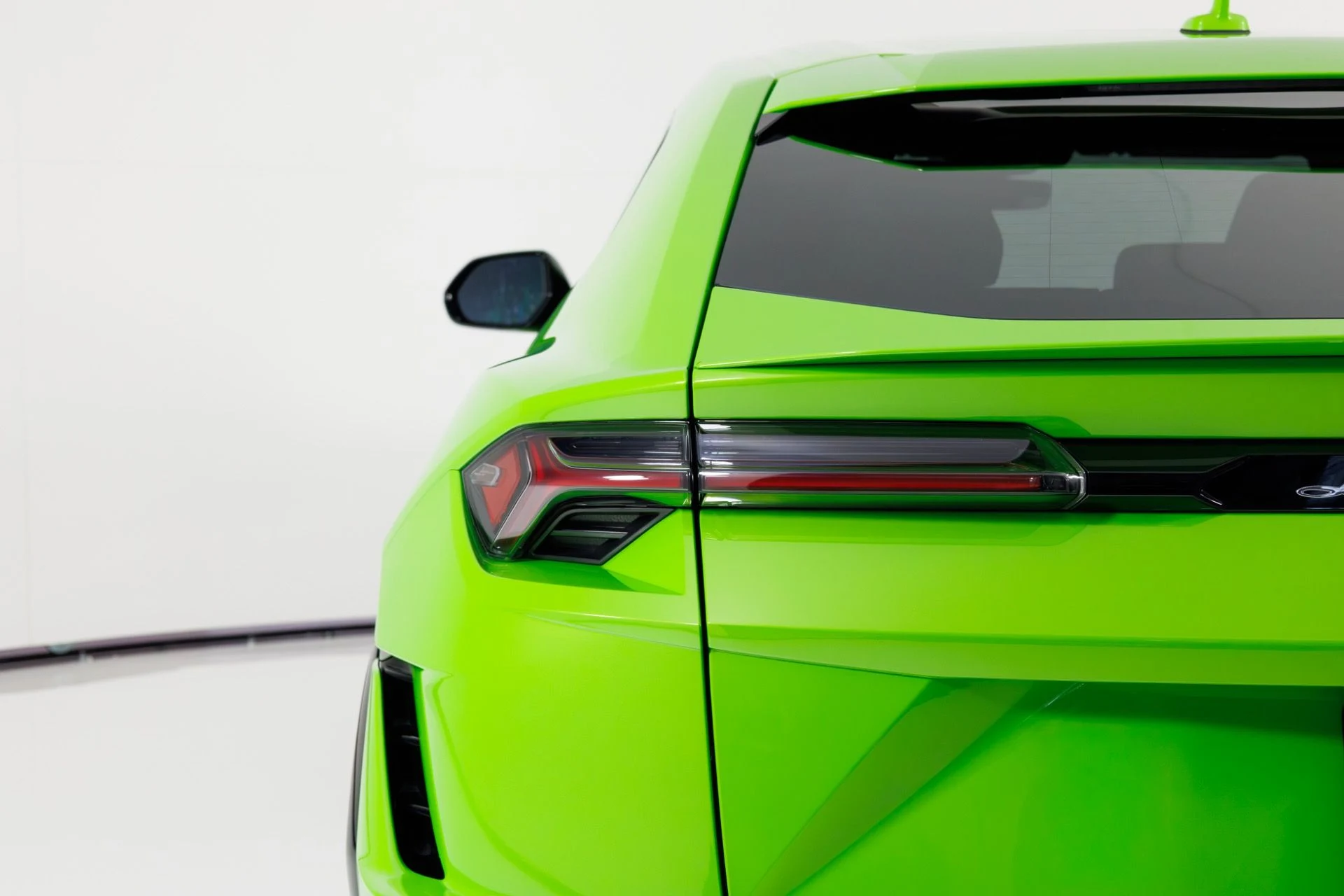 mph066_3228735964_Used_2023_Lamborghini_Urus_S_1769555052_44d98317eb