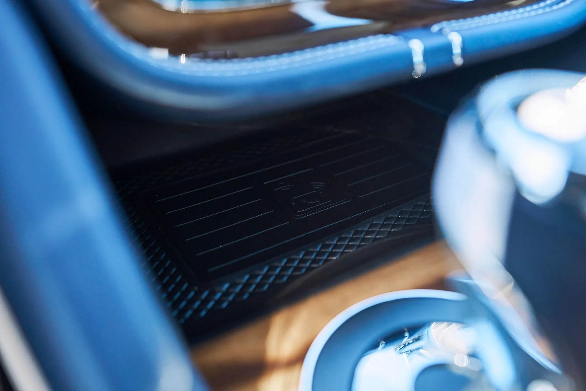 mph066_3260611208_Used_2021_Bentley_Bentayga_V8_1764209090_4b9646b7dd