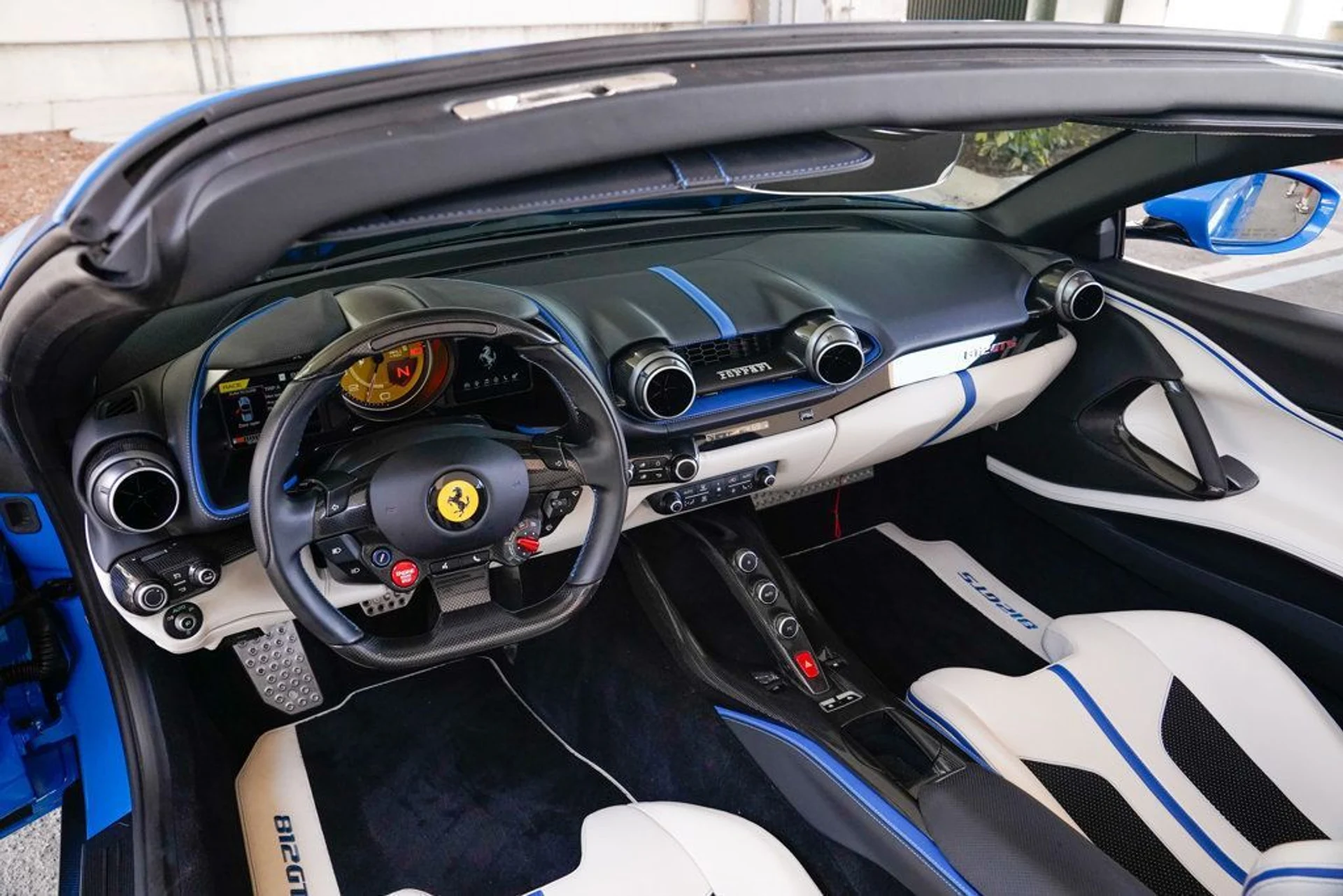 mph066_3332712304_used_2022_ferrari_812_gts_convertible_14354_22898644_67_1024_2e1599ae21