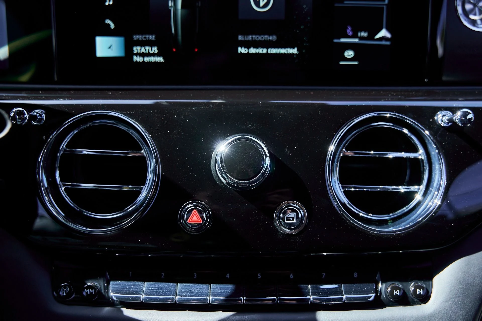 mph066_3381089301_Used_2025_Rolls_Royce_Spectre_Base_1771642487_2315146987