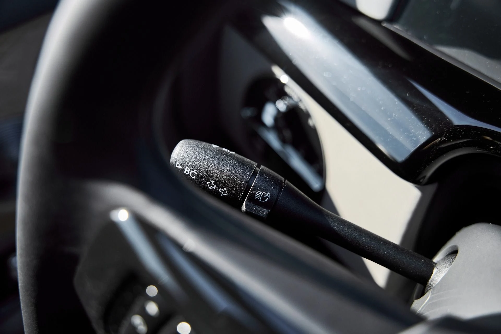 mph066_3418959803_Used_2025_Rolls_Royce_Phantom_Base_1769481002_4a75905c73