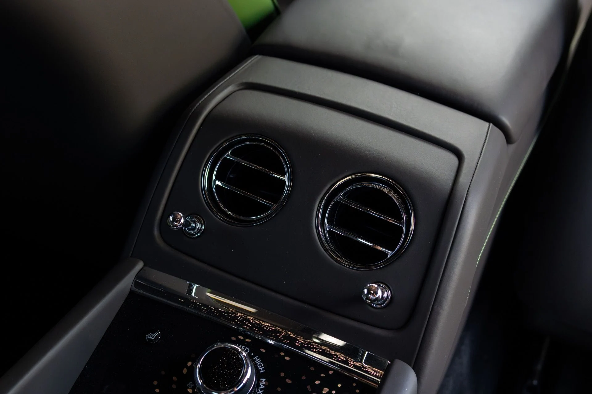 mph066_3443913620_Used_2024_Rolls_Royce_Spectre_1775022944_8aa1d528d3