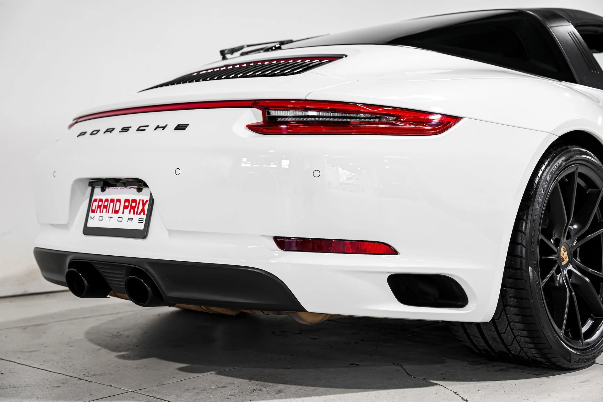 mph066_349670348_7abc6d44c928994019668090fe129607x_7ad9db352b