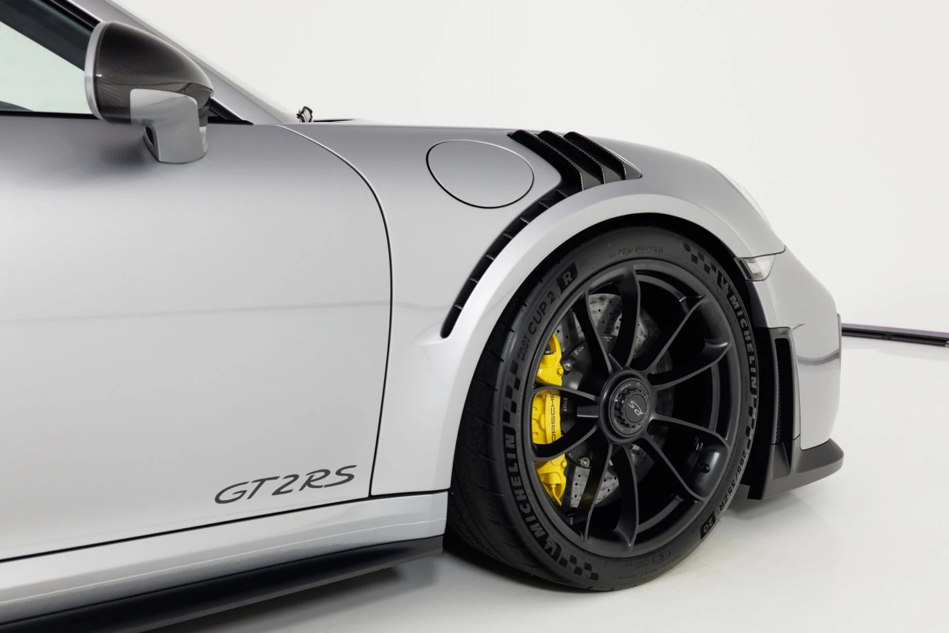 mph066_3598352530_Used_2018_Porsche_911_GT_2_RS_1791916169_8514319285