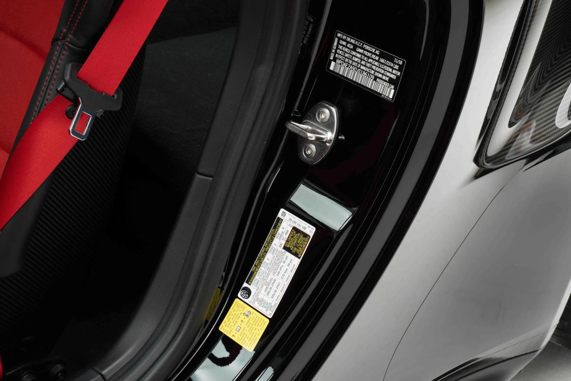 mph066_3614325105_Used_2018_Porsche_911_GT_2_RS_1774025674_a0941e7dd8