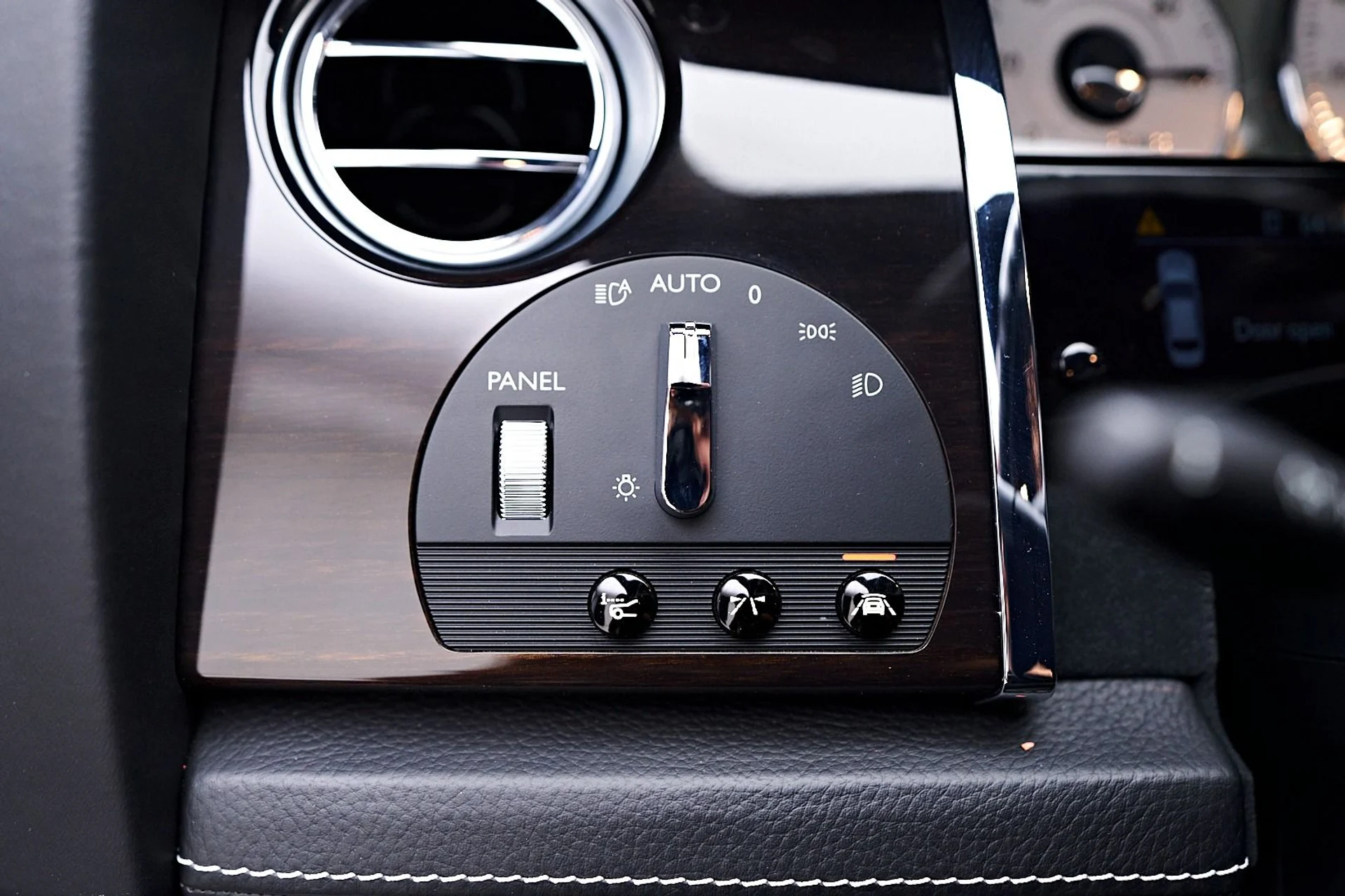 mph066_3633103370_Used_2019_Rolls_Royce_Ghost_Base_1744847276_e02a587e11