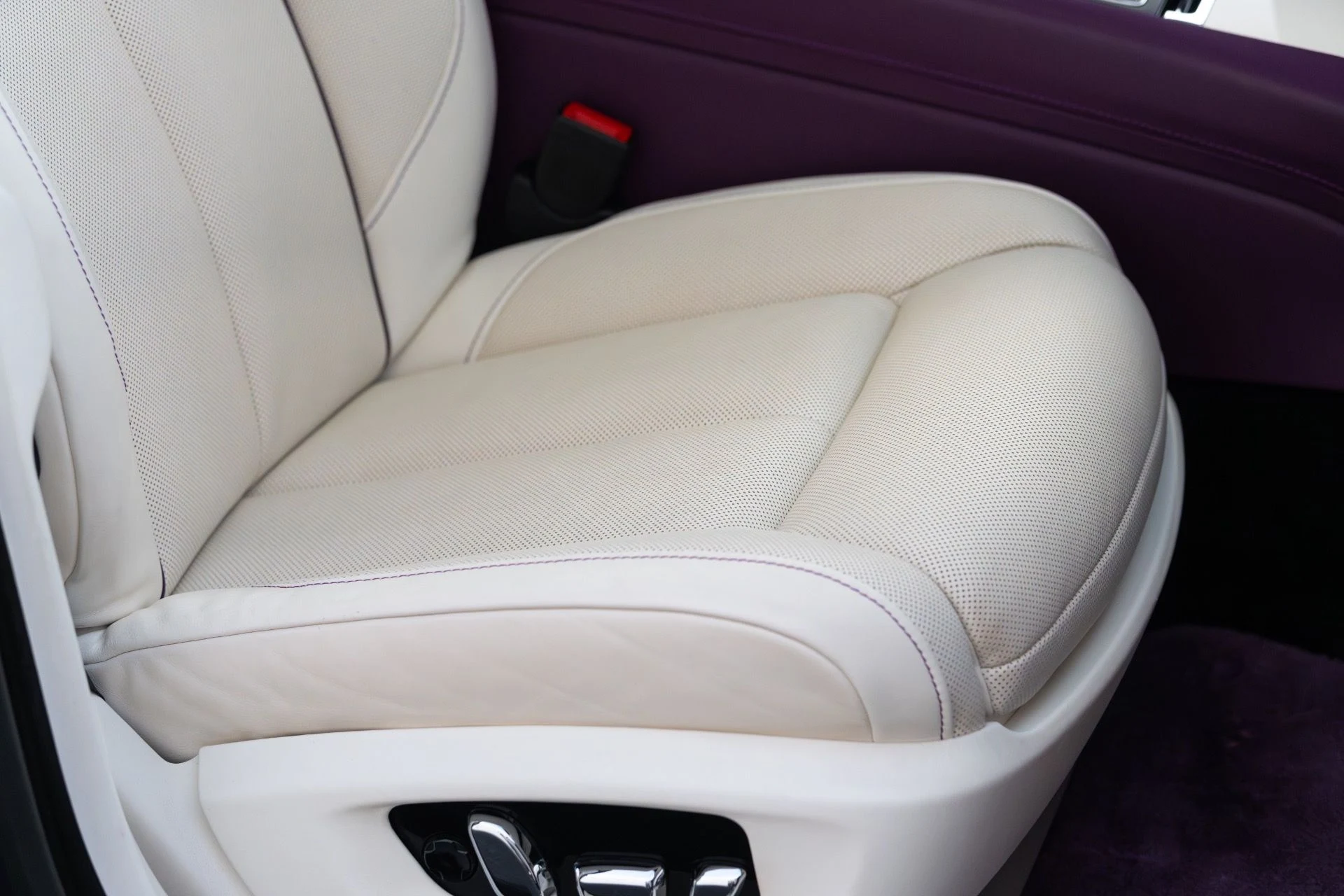 mph066_3647249107_Used_2021_Rolls_Royce_Ghost_1762913749_367c8ec081