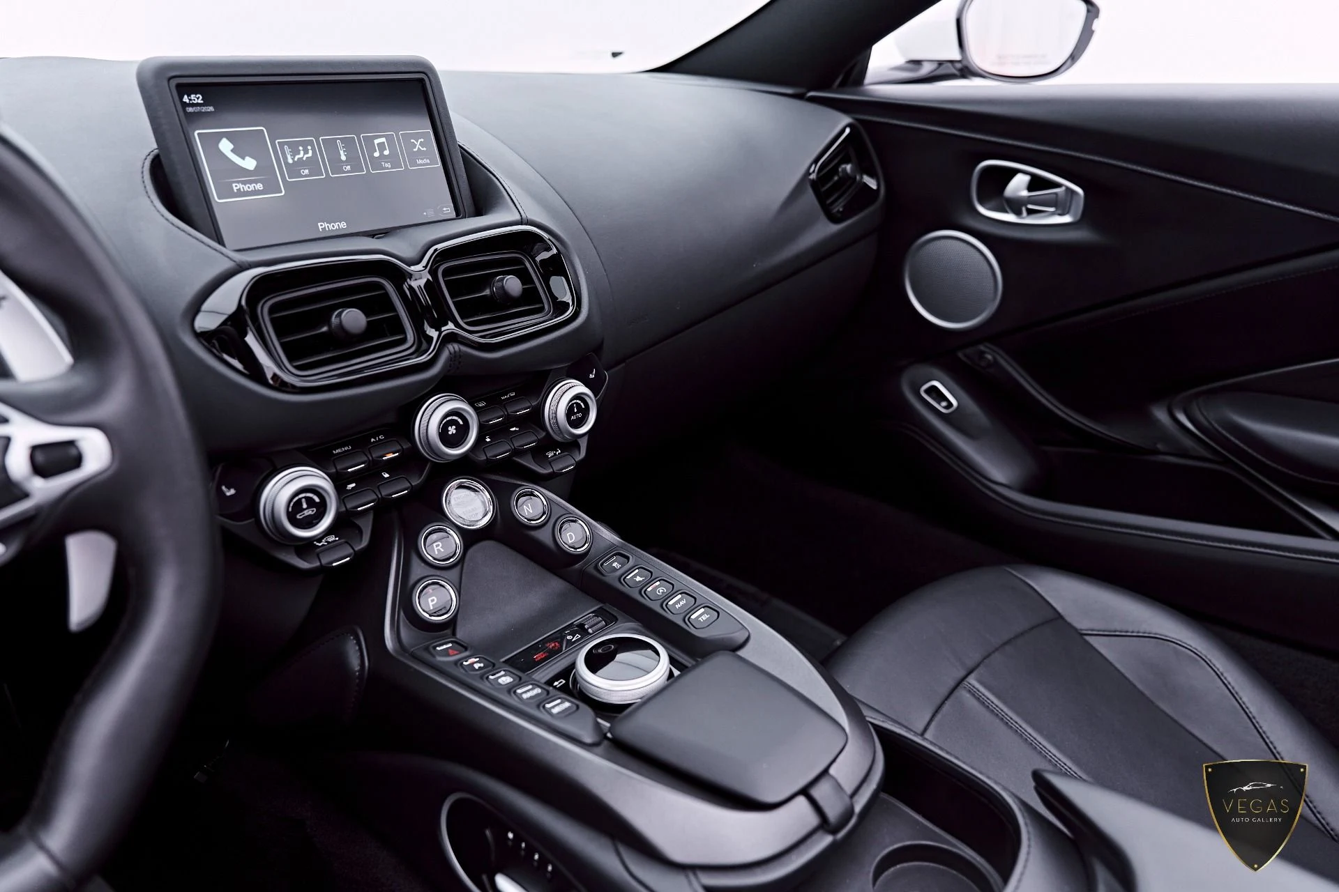 mph066_3769004109_Used_2023_Aston_Martin_Vantage_1783622510_ad136c411d