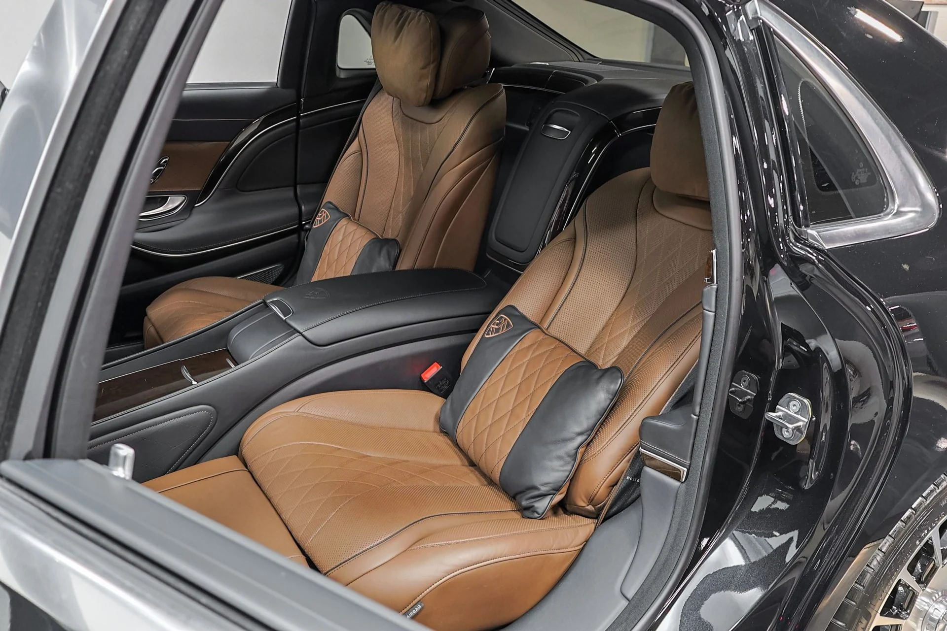 mph066_3898504621_Used_2019_Mercedes_Benz_S_Class_Maybach_S_560_4_MATIC_1761681414_7542a117a1