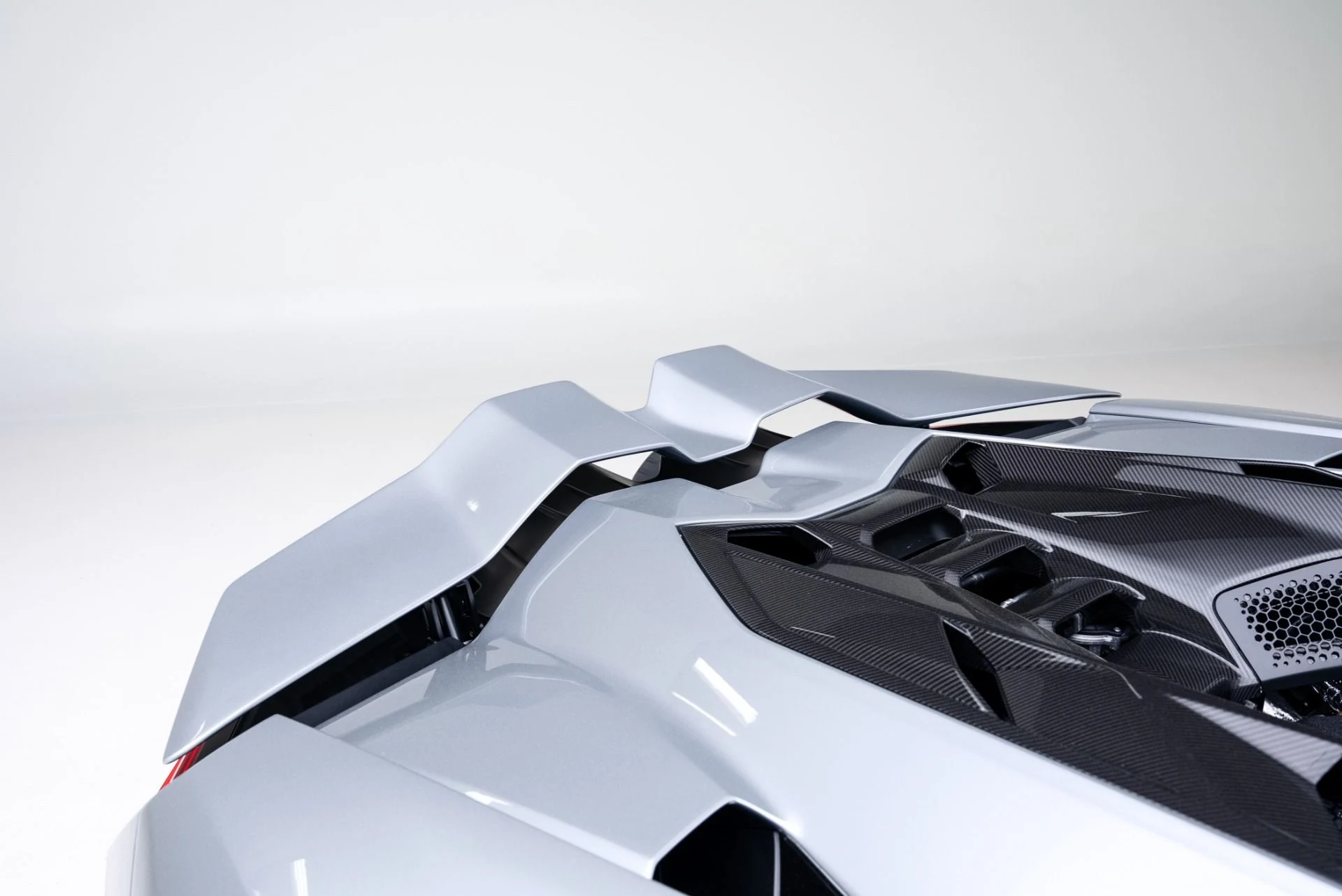 mph066_3911979533_Used_2025_Lamborghini_Revuelto_1770663069_c5e914120b