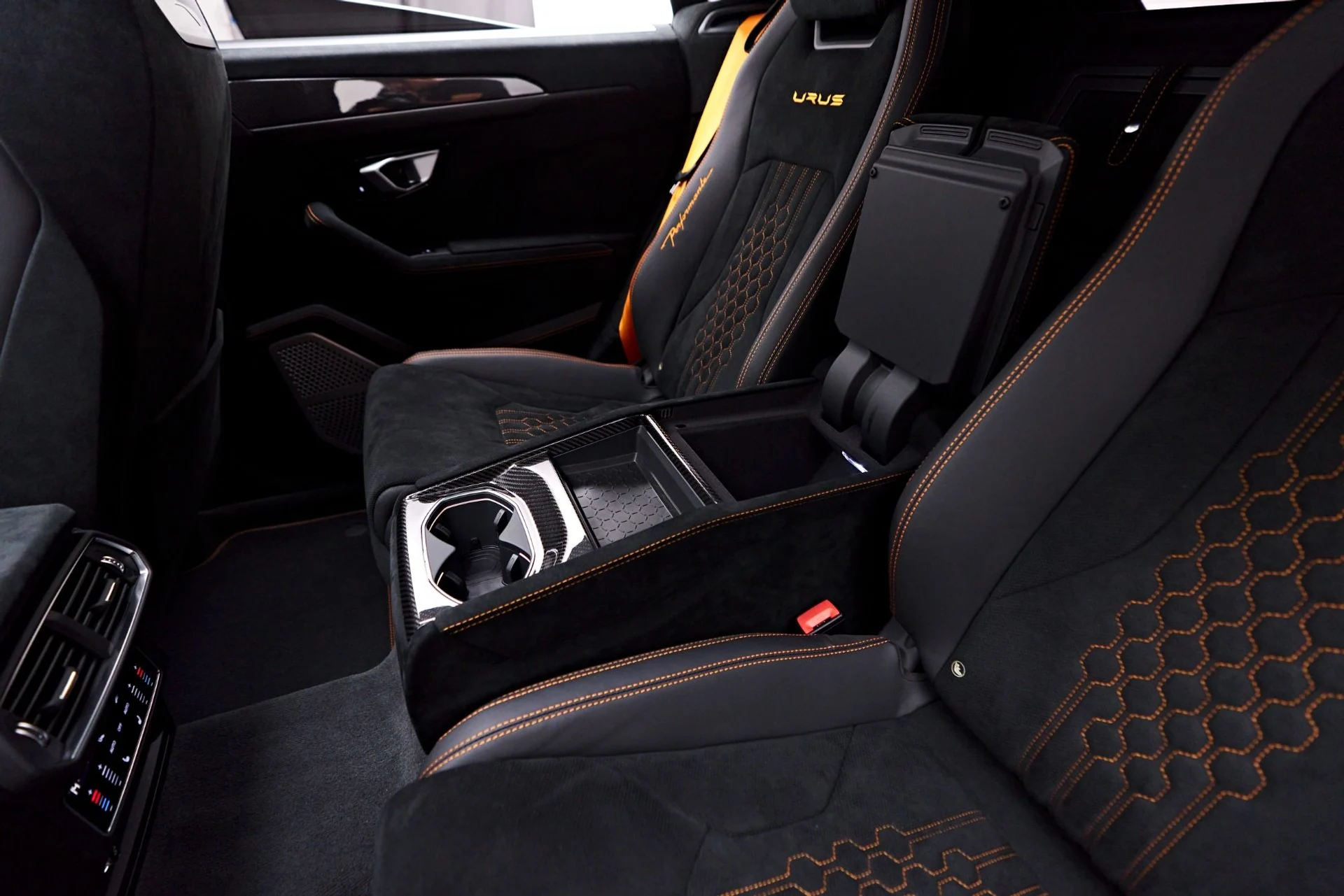 mph066_3945516624_Used_2023_Lamborghini_Urus_Performante_1758074145_a319e8a880