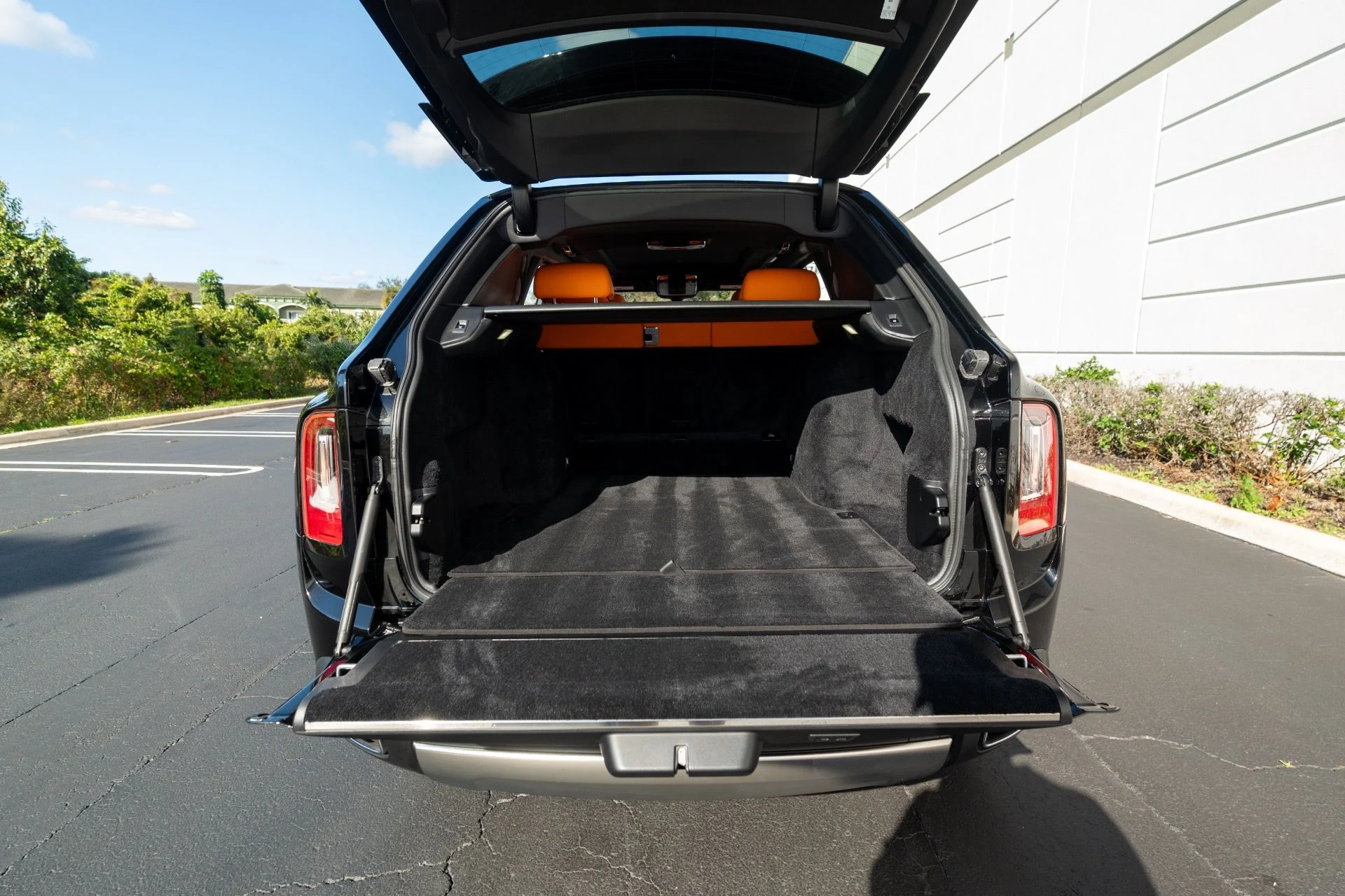 mph066_3948312282_Used_2019_Rolls_Royce_Cullinan_1769627245_88f8be492b