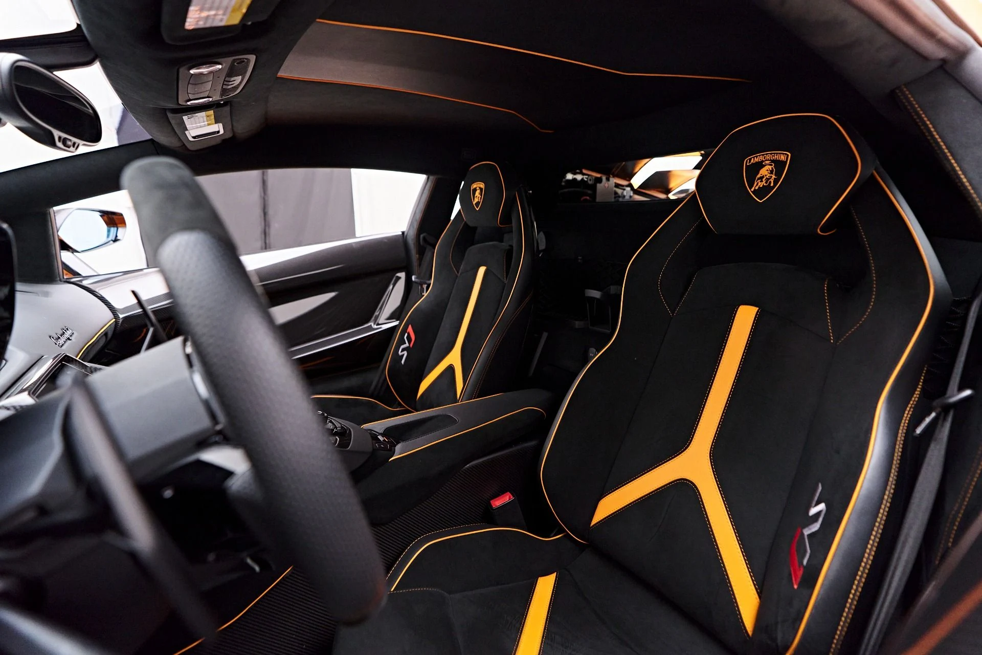 mph066_3968627198_Used_2021_Lamborghini_Aventador_SVJ_Base_1755224573_88cb261fe0