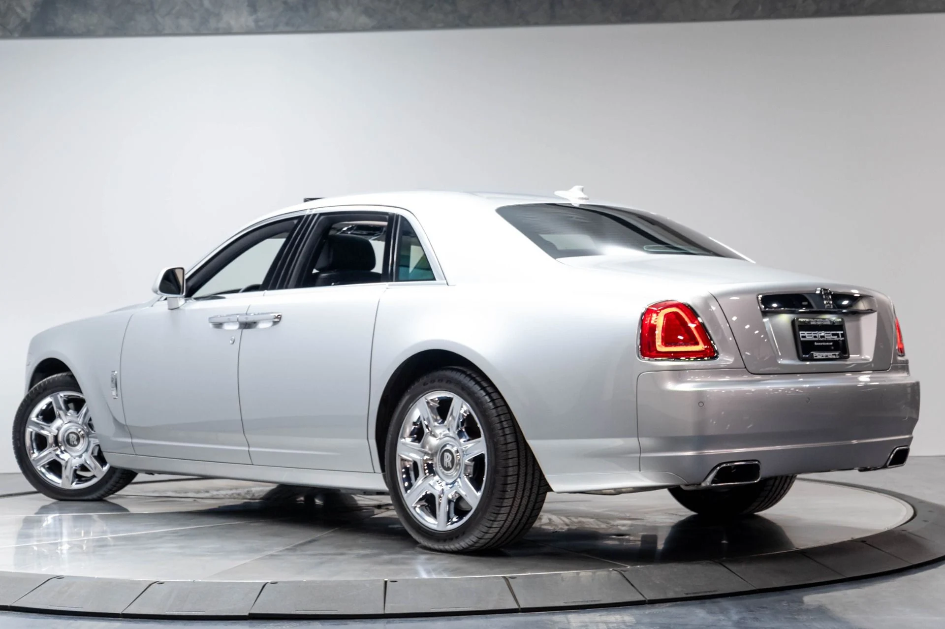 mph066_3989704030_Used_2012_Rolls_Royce_Ghost_1778014944_16aadd35b4