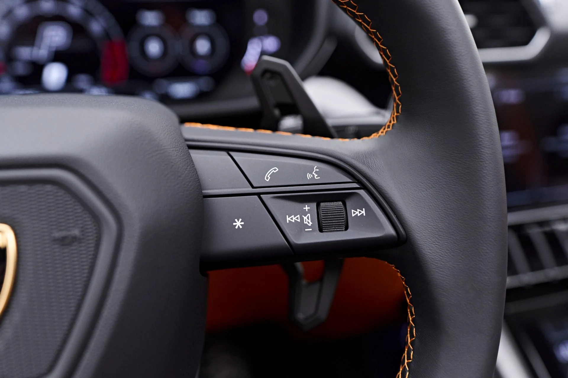 mph066_4062642467_Used_2024_Lamborghini_Urus_S_1759191712_bc69f42b26