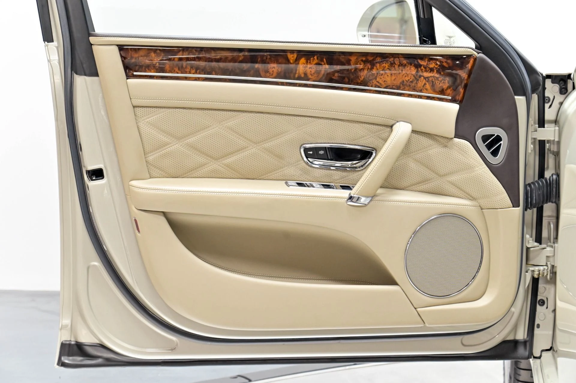 mph066_4098900470_Used_2015_Bentley_Flying_Spur_W12_1784214578_83740aebb9