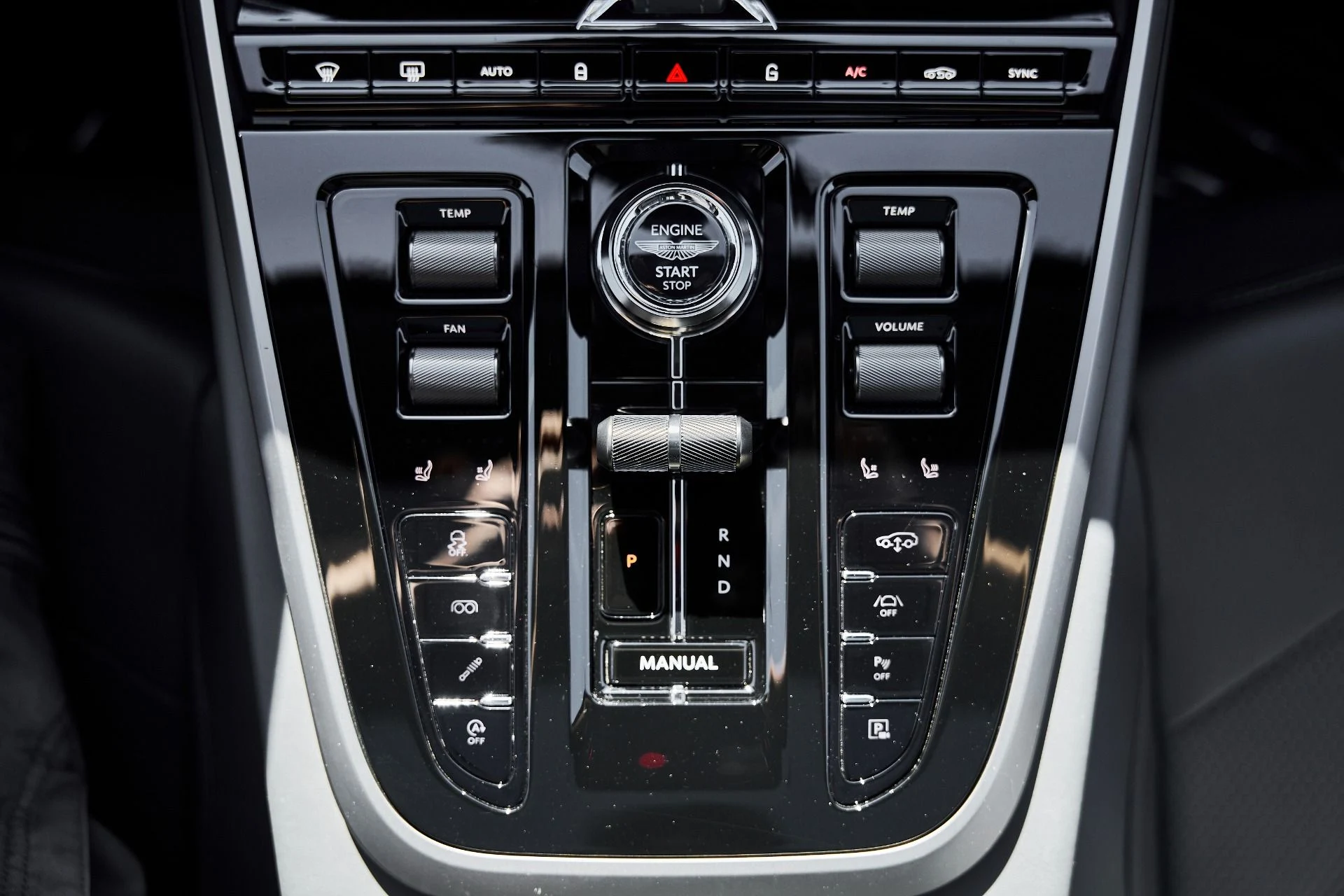mph066_4112815690_Used_2025_Aston_Martin_DBX_707_1778288677_8f8a731f5d