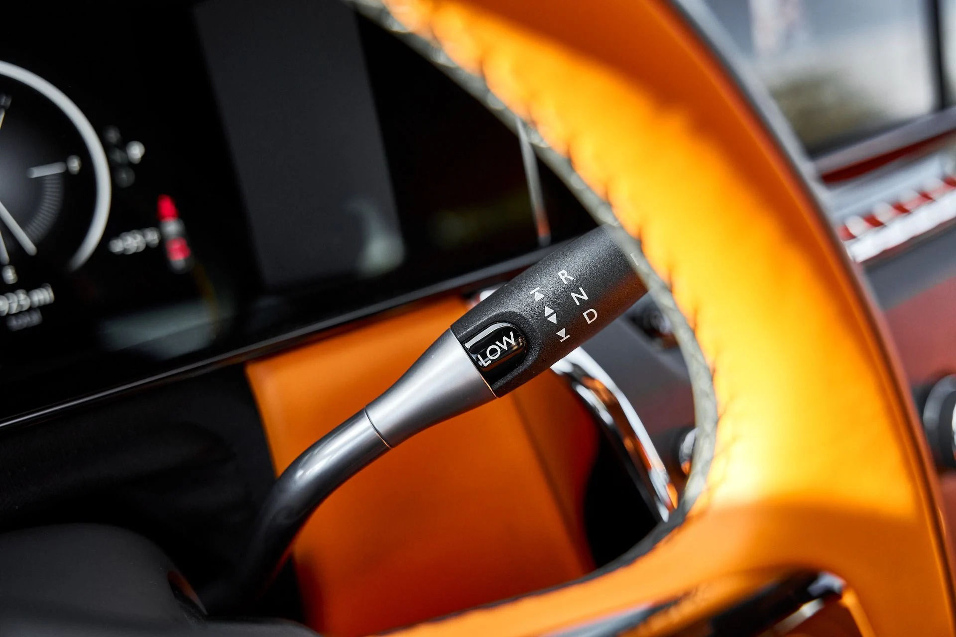 mph066_4119180543_Used_2025_Rolls_Royce_Cullinan_1766456718_8b7fe57677