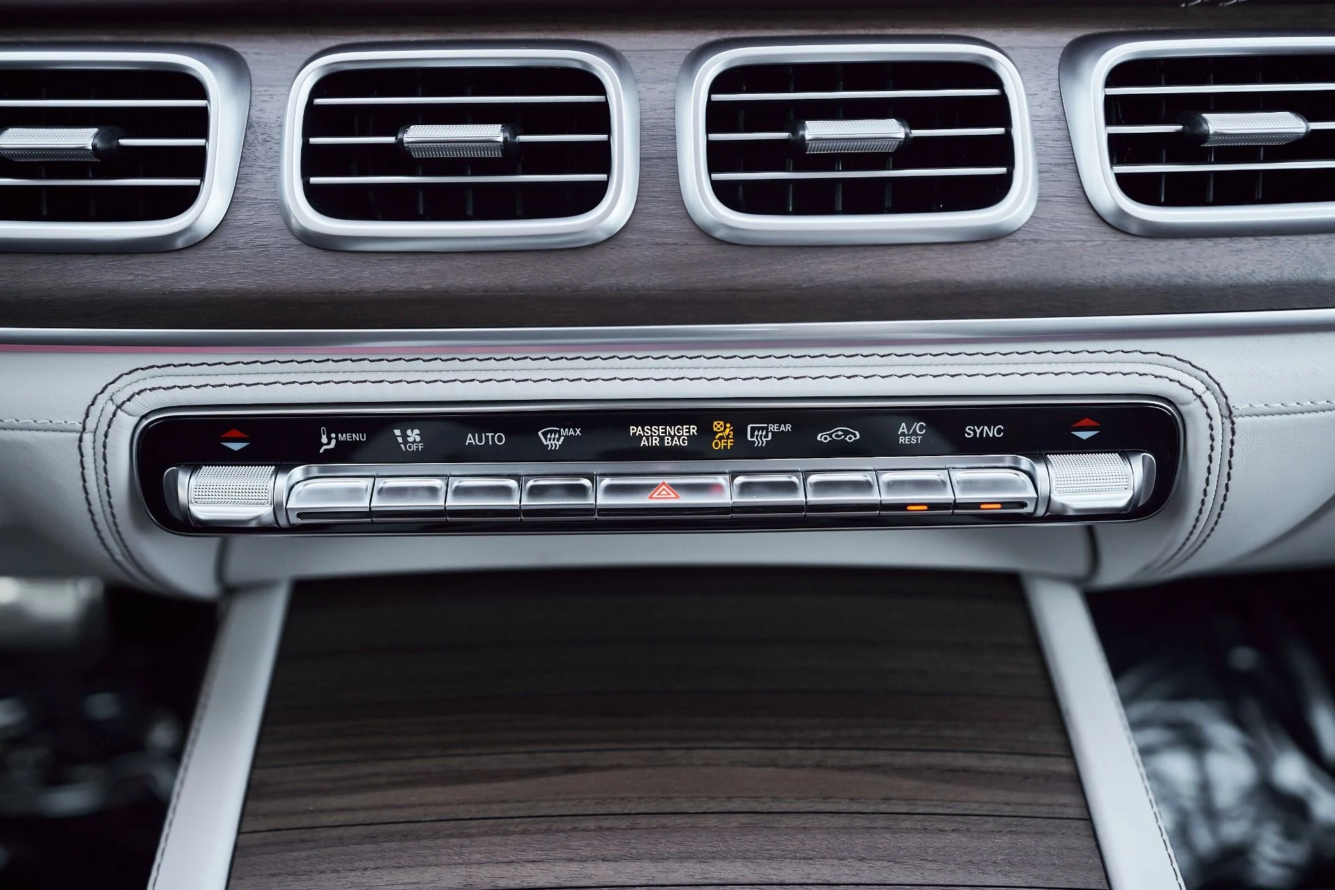 mph066_4142809689_Used_2024_Mercedes_Benz_GLS_Maybach_GLS_600_1762306431_b67ba0fa5b