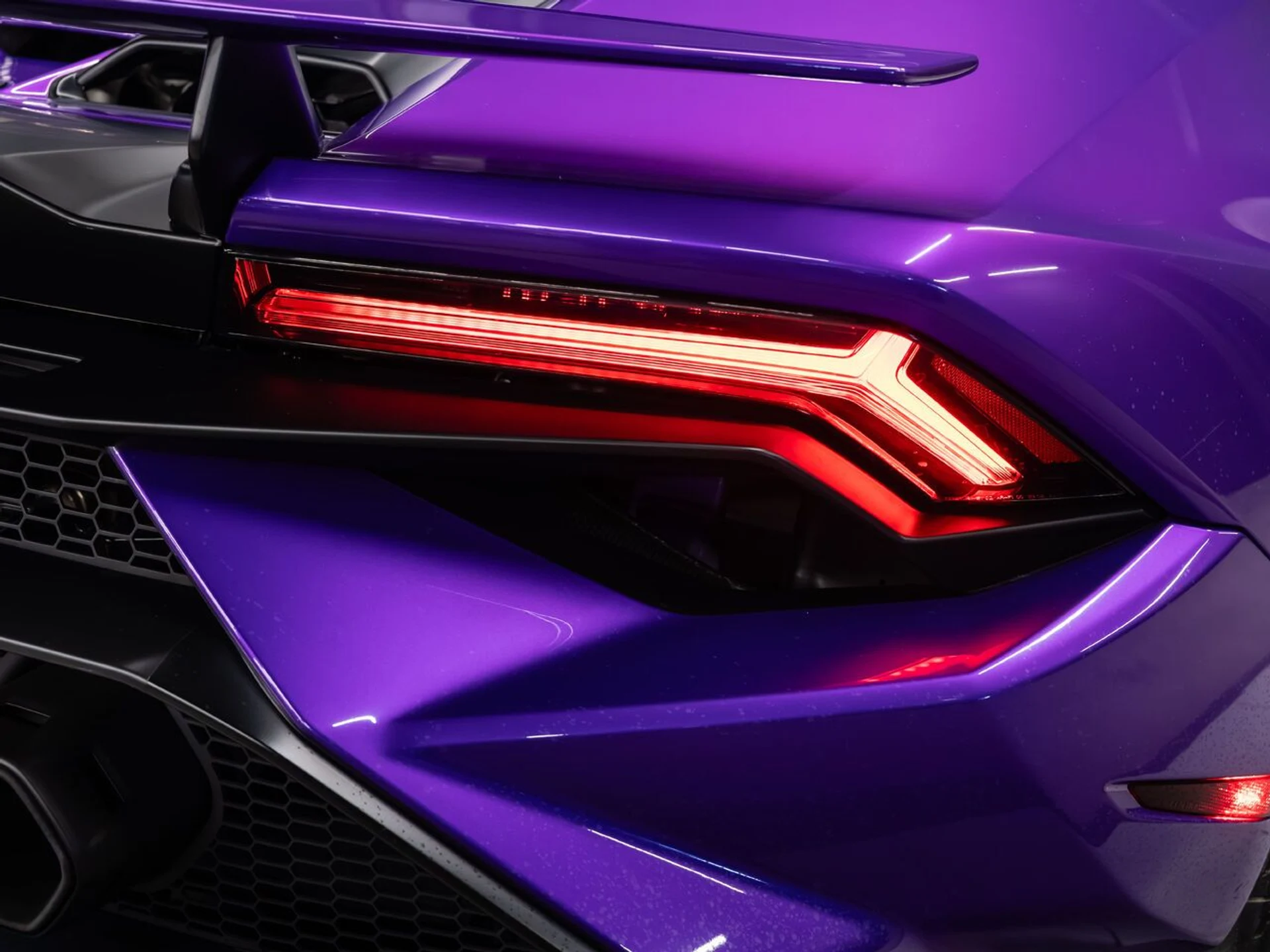 mph066_4214408003_lamborghini_huracan_tecnica_2023_d487b504ee