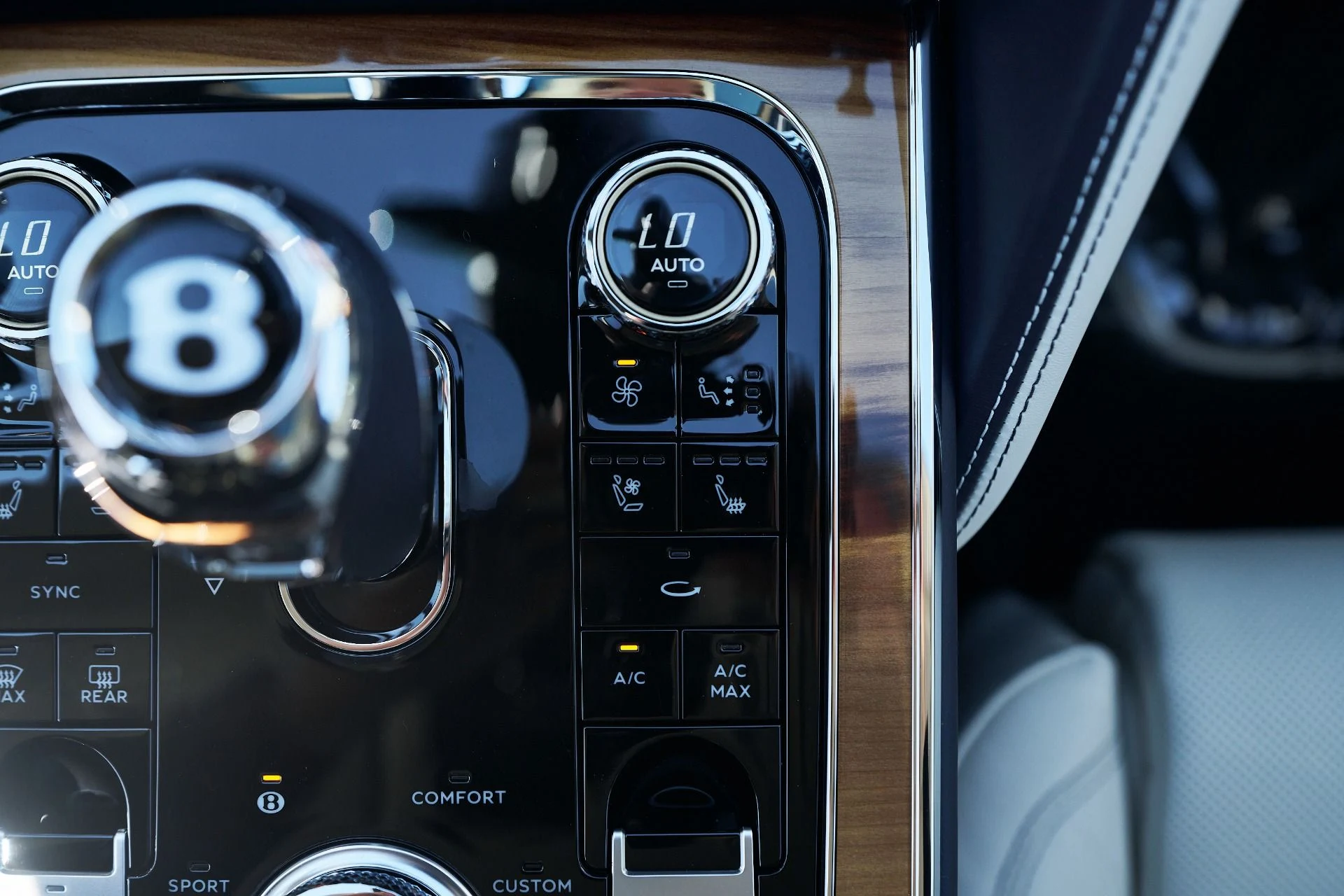 mph066_4276262935_Used_2024_Bentley_Flying_Spur_Mulliner_W12_1760650713_d6a8491488