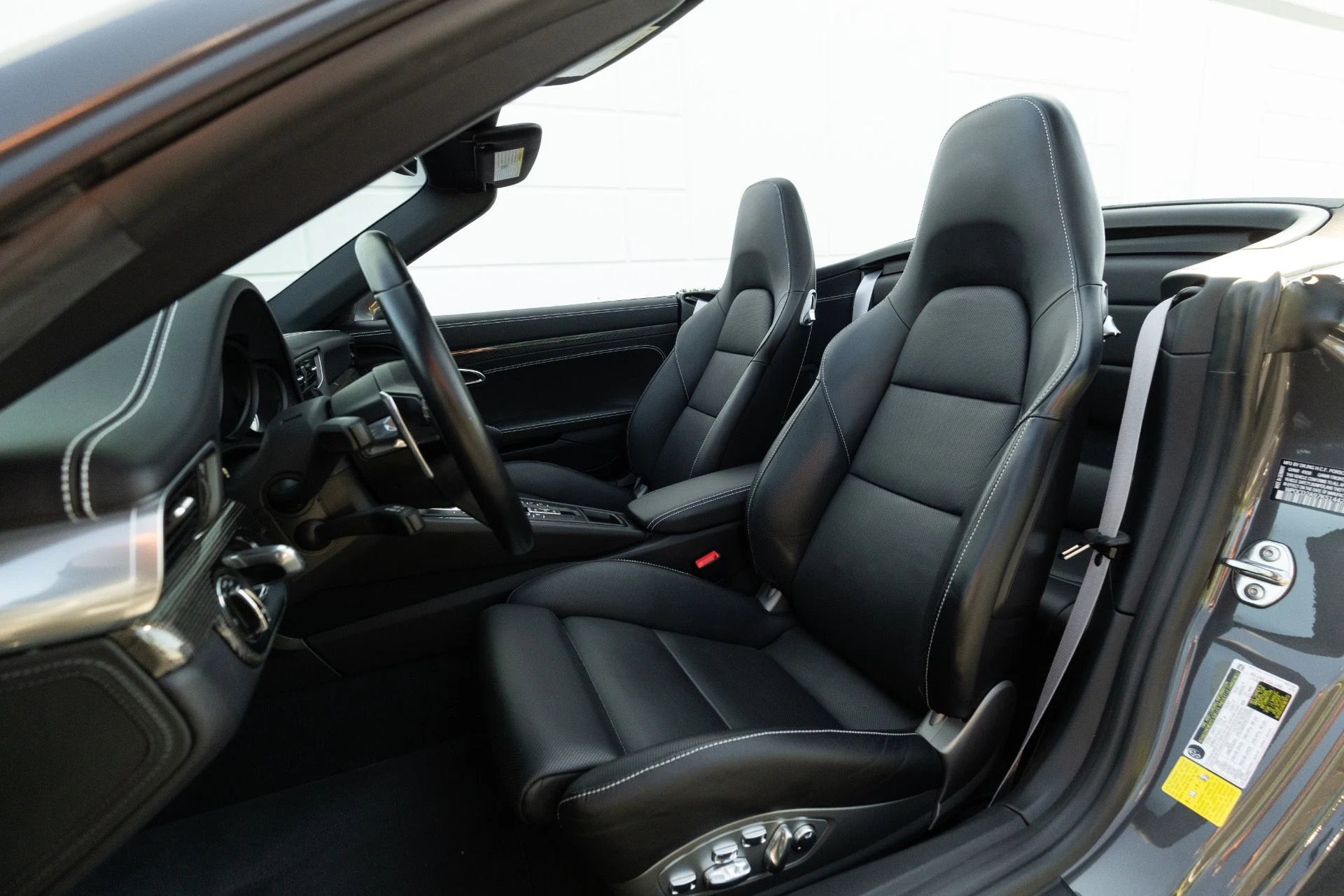 mph066_46773338_Used_2019_Porsche_911_Turbo_S_1766778225_aabb3a8cd8