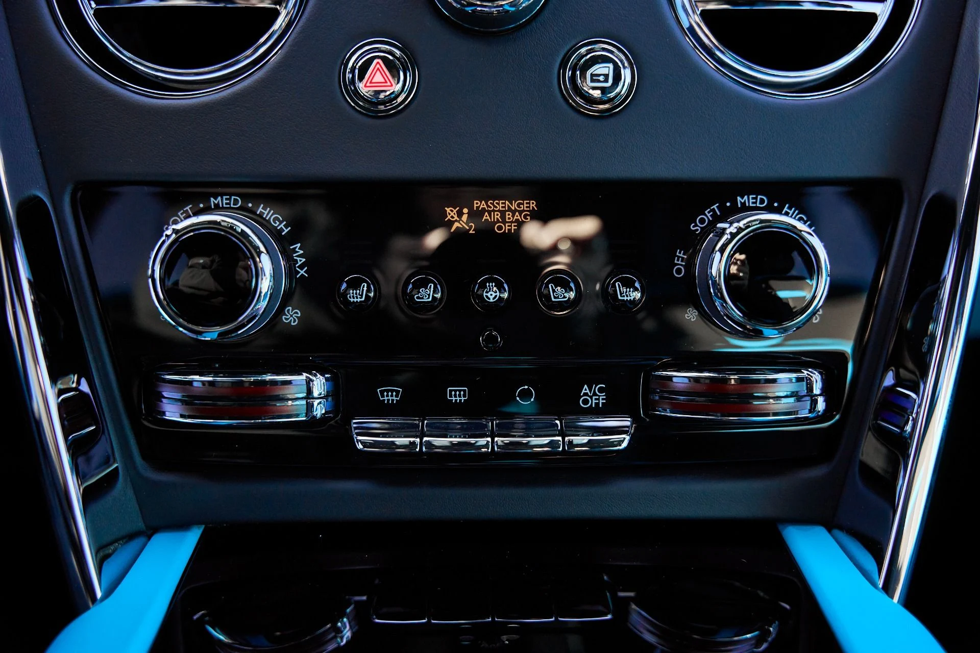 mph066_53645292_Used_2025_Rolls_Royce_Cullinan_Base_1767668940_55ca75c515