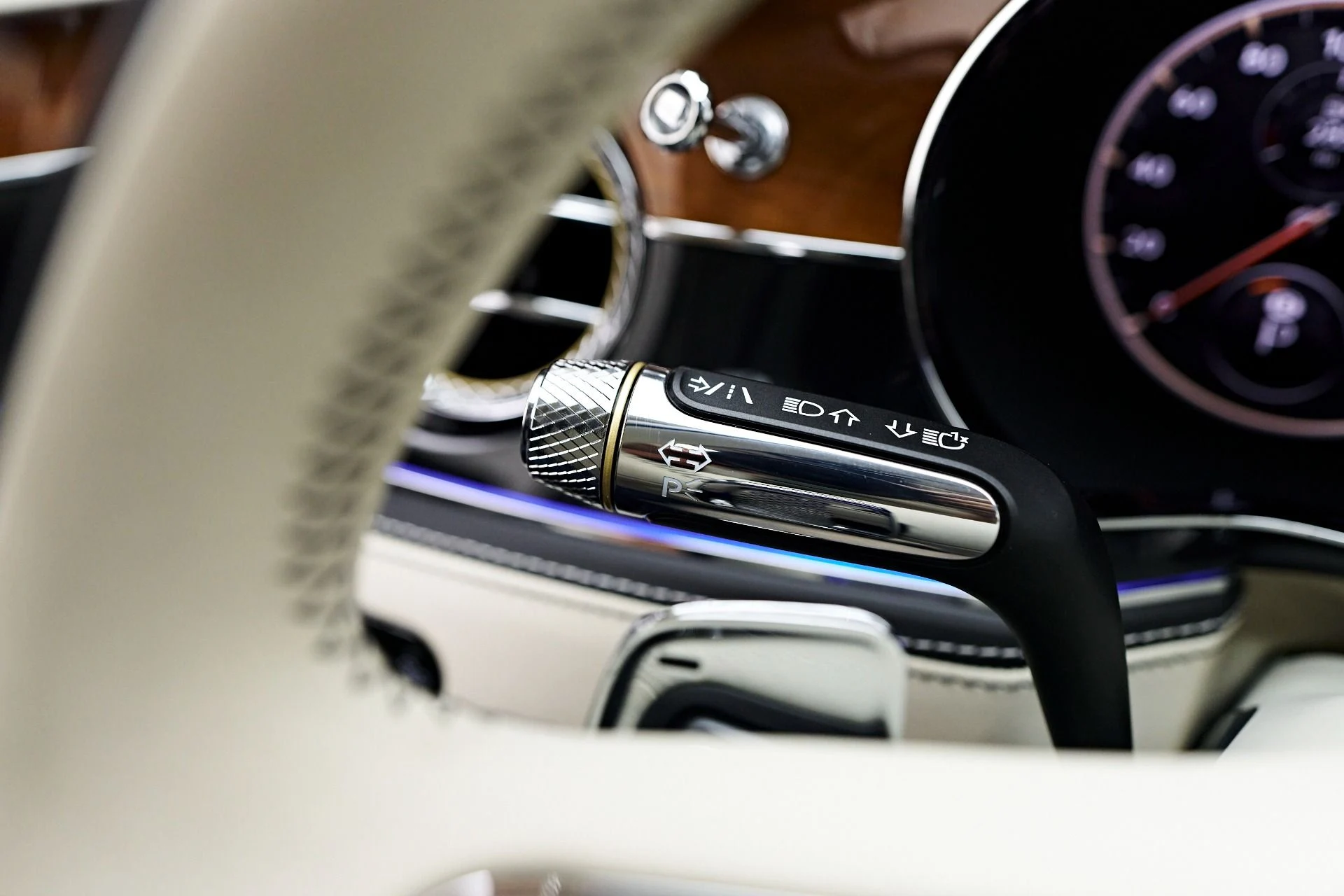 mph066_545024530_Used_2021_Bentley_Flying_Spur_V8_1755391879_c682be7799