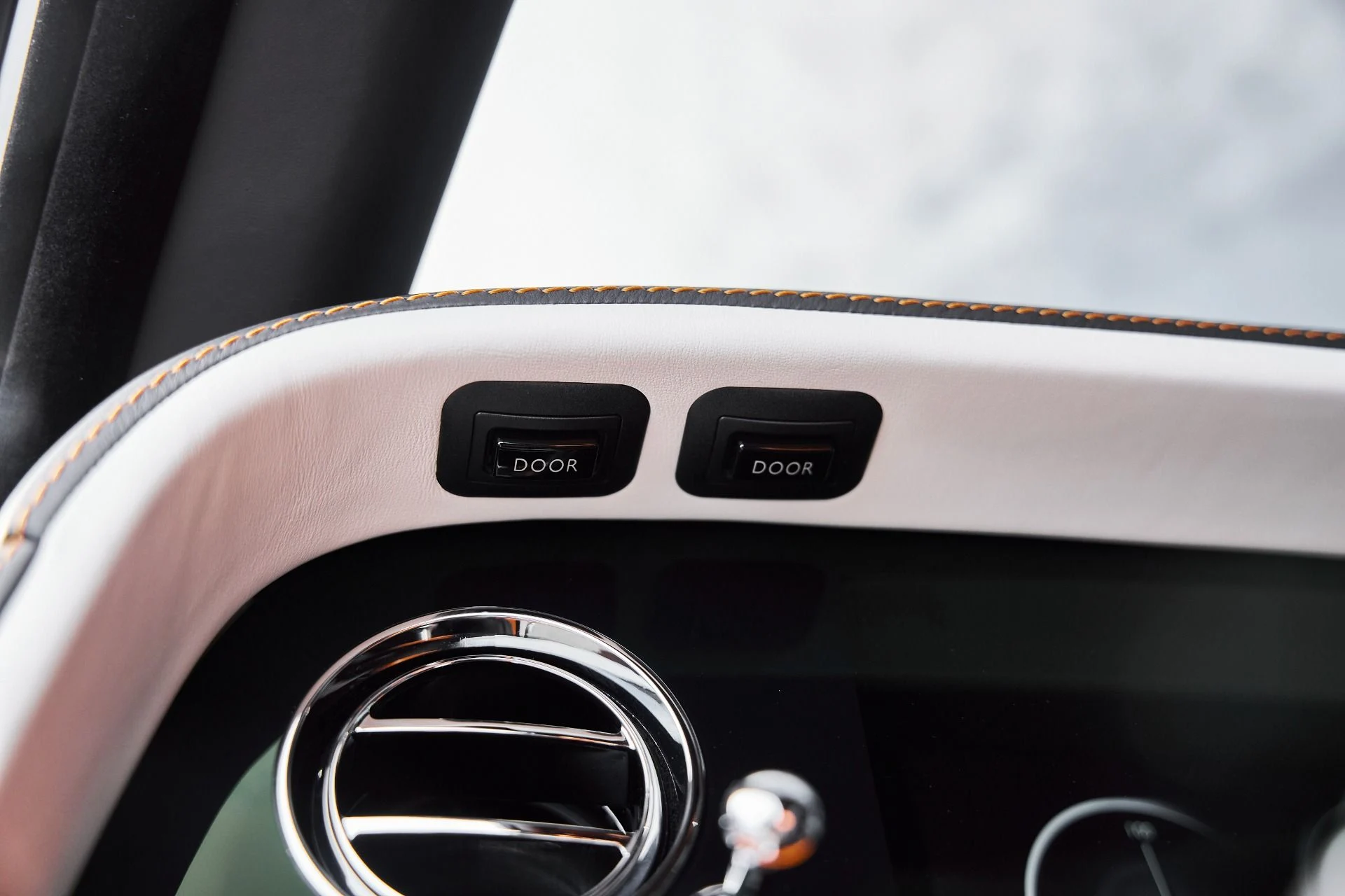 mph066_548918873_Used_2025_Rolls_Royce_Cullinan_Base_1770950929_52a4d16ee0