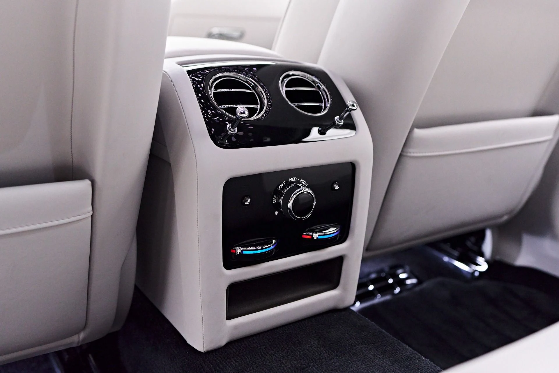 mph066_580801055_Used_2024_Rolls_Royce_Ghost_Base_1752169894_18bb804b43