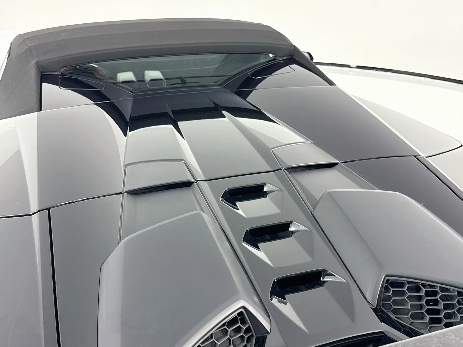 mph066_60236240_Used_2019_Lamborghini_Huracan_Performante_Spyder_1793134384_78841ed2ac