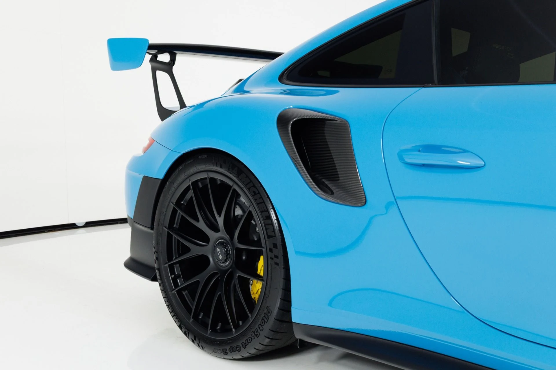 mph066_625166667_Used_2018_Porsche_911_GT_2_RS_1783631648_bfbaea771e