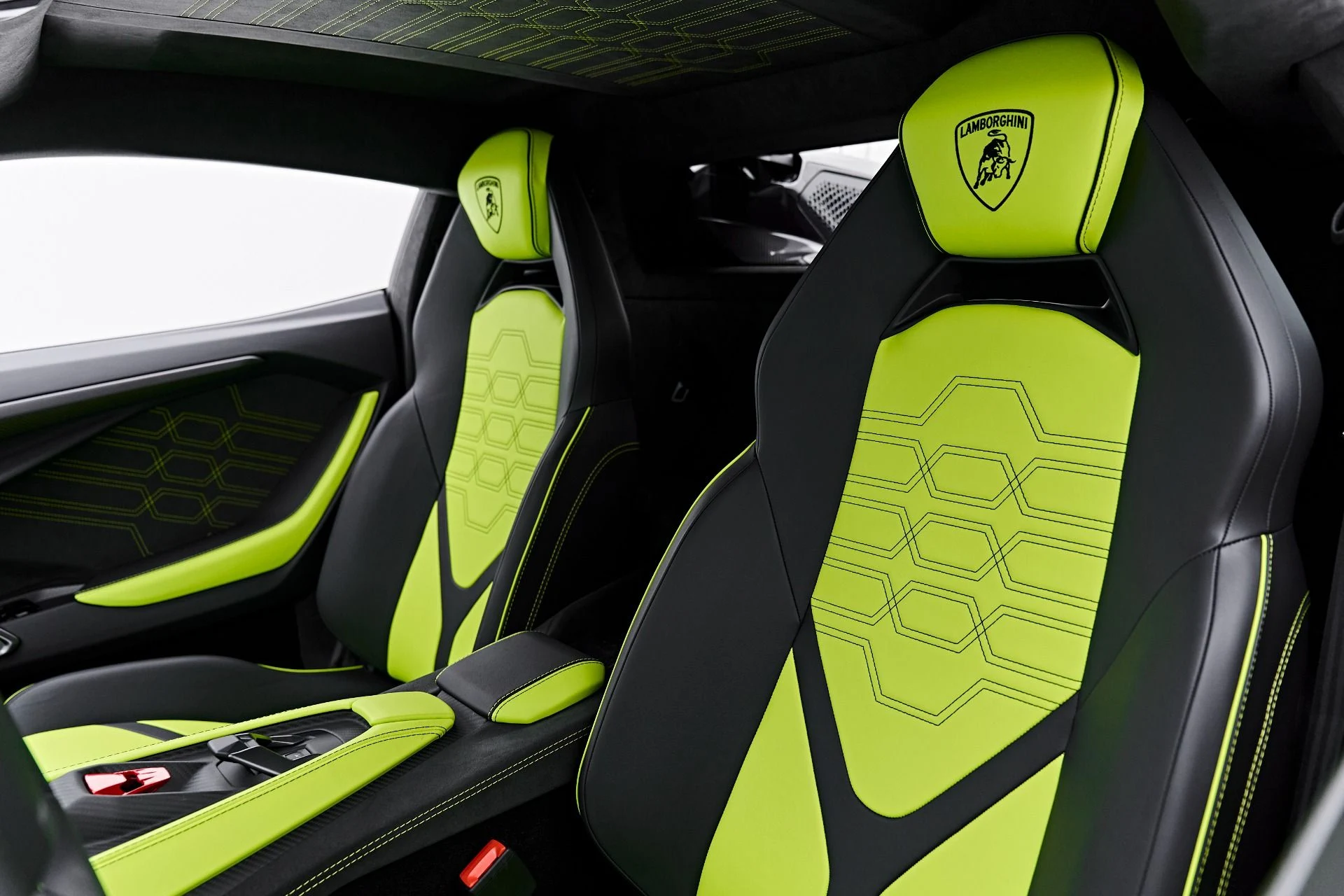 mph066_678818159_Used_2026_Lamborghini_Revuelto_Base_1788485729_4230d918db
