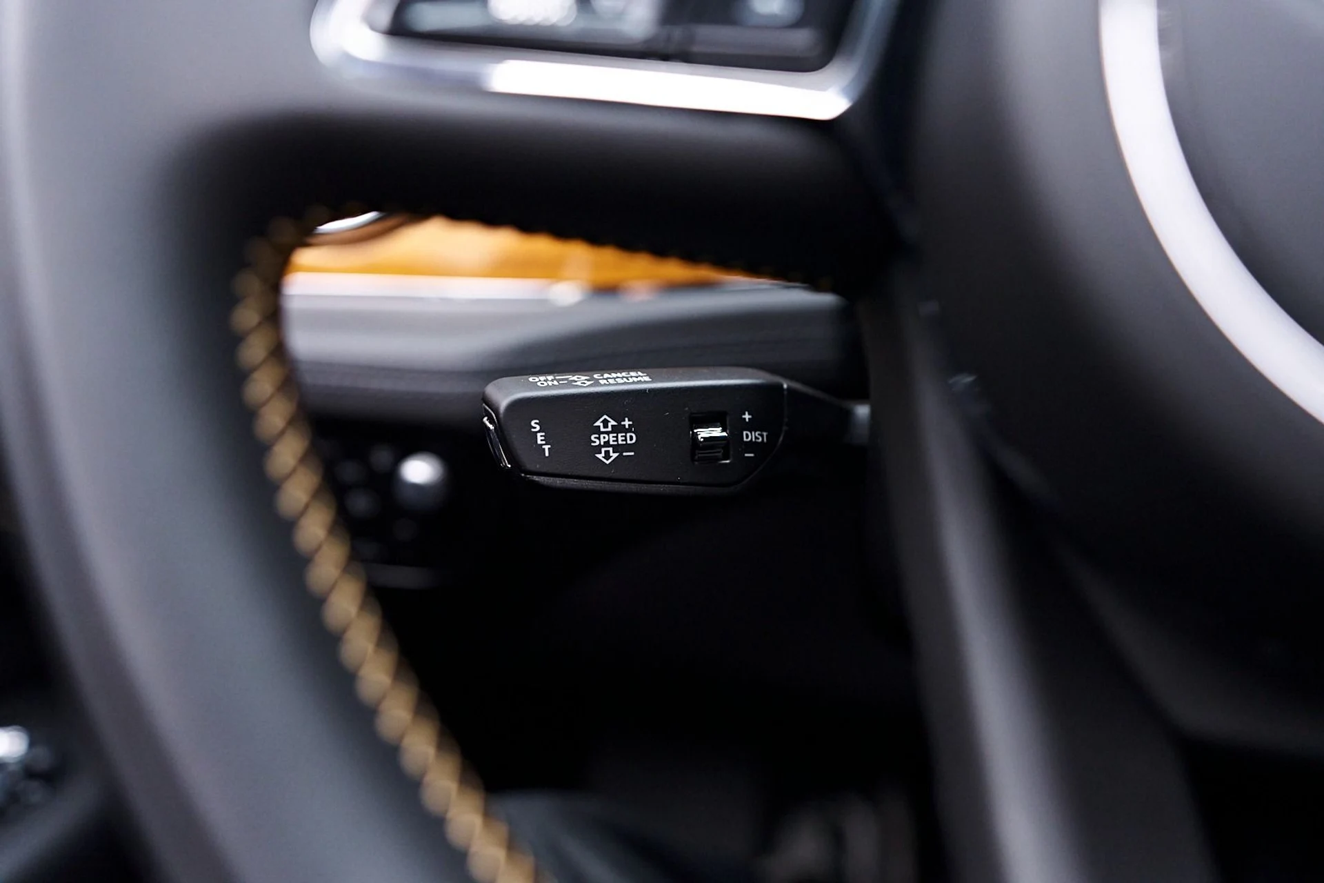 mph066_7345299_Used_2023_Bentley_Bentayga_EWB_Azure_1745273088_24a13c8197