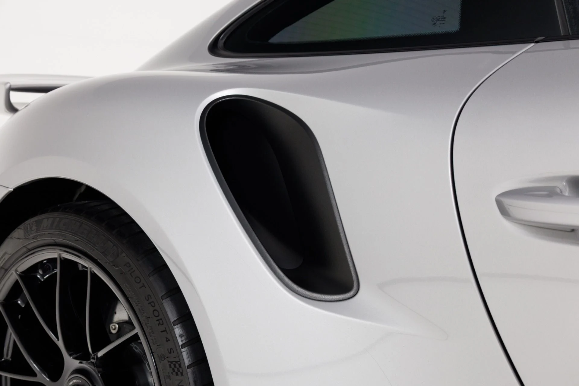mph066_881229561_Used_2017_Porsche_911_Turbo_S_1782938086_5d000331ca