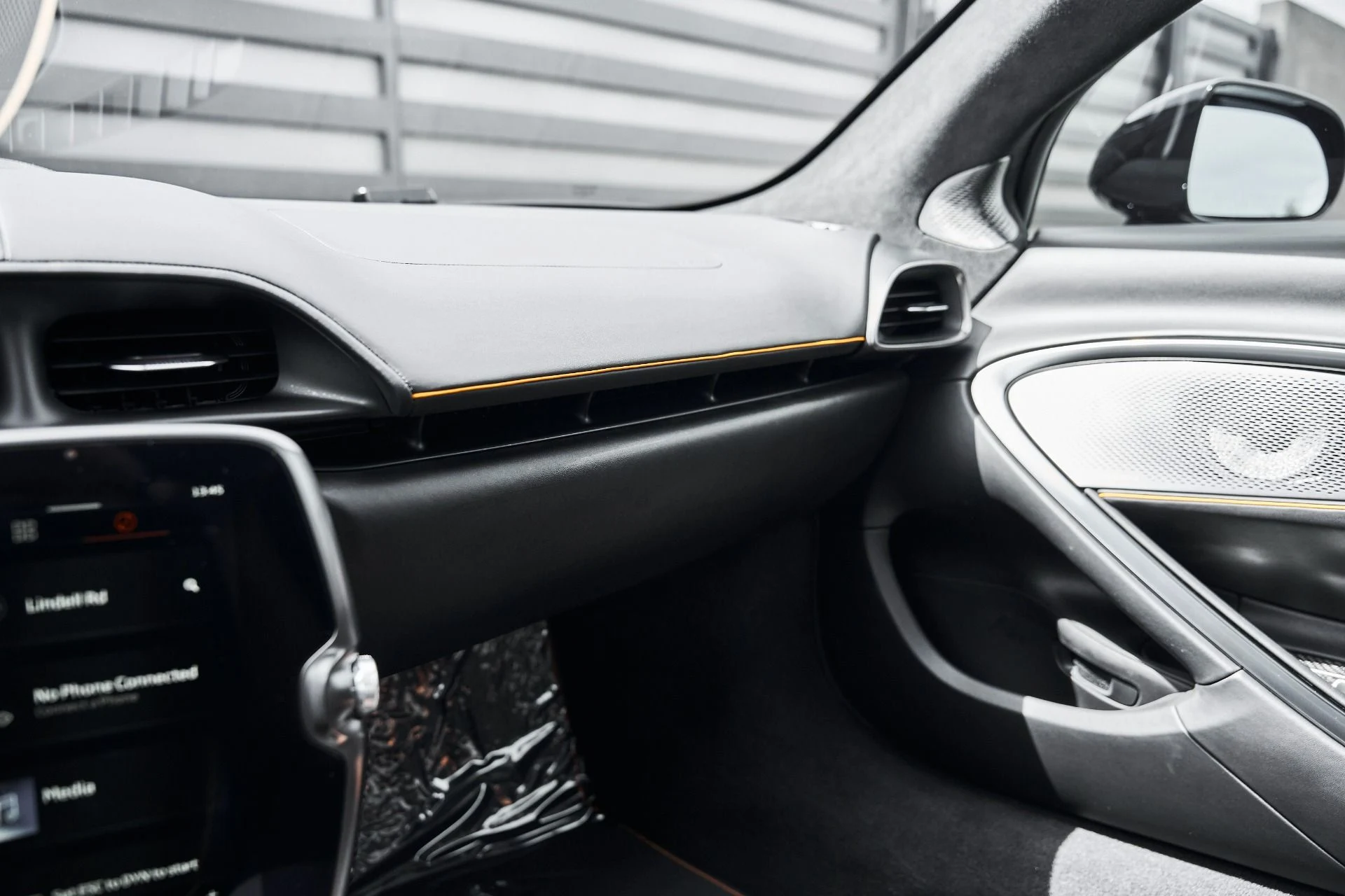 mph066_941796936_Used_2024_Mc_Laren_Artura_1775583430_402f3624d3