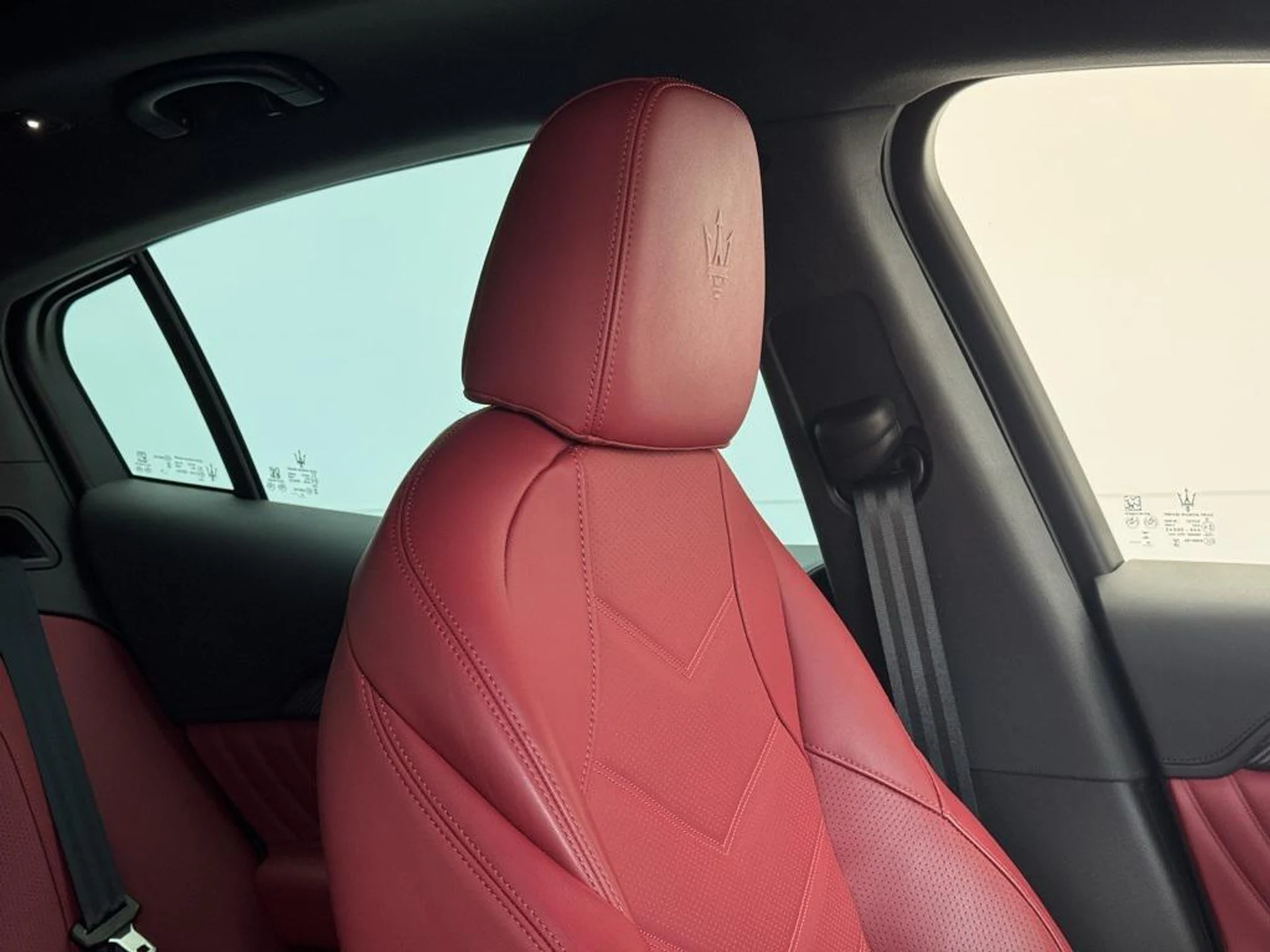 mph066_948919808_30_UR_9_Rv_N_Vj3hsj319iqv_VZP_Md_U_fa214e21c9