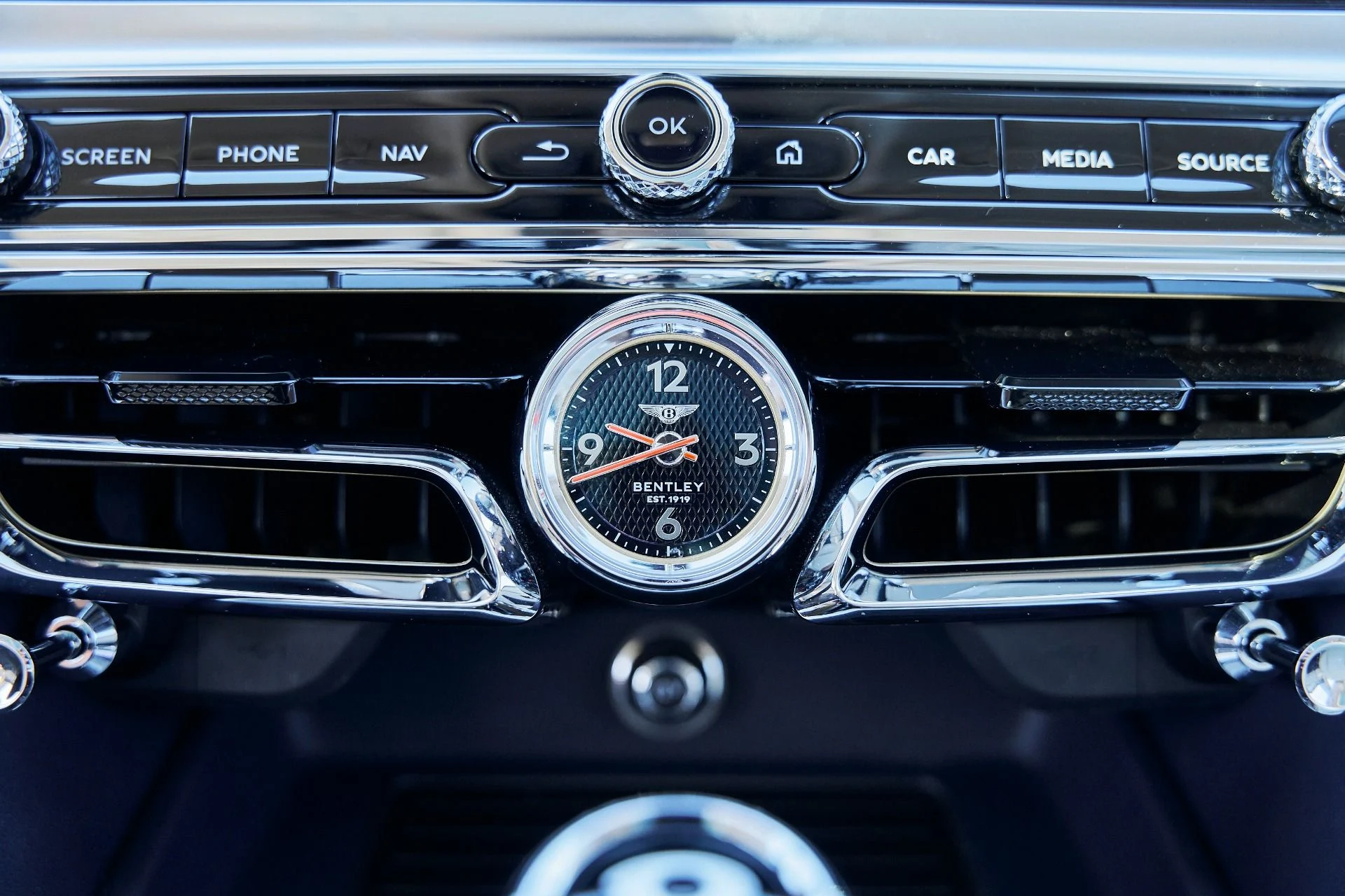 mph066_995585307_Used_2024_Bentley_Flying_Spur_Mulliner_V8_1773796300_3da94661eb