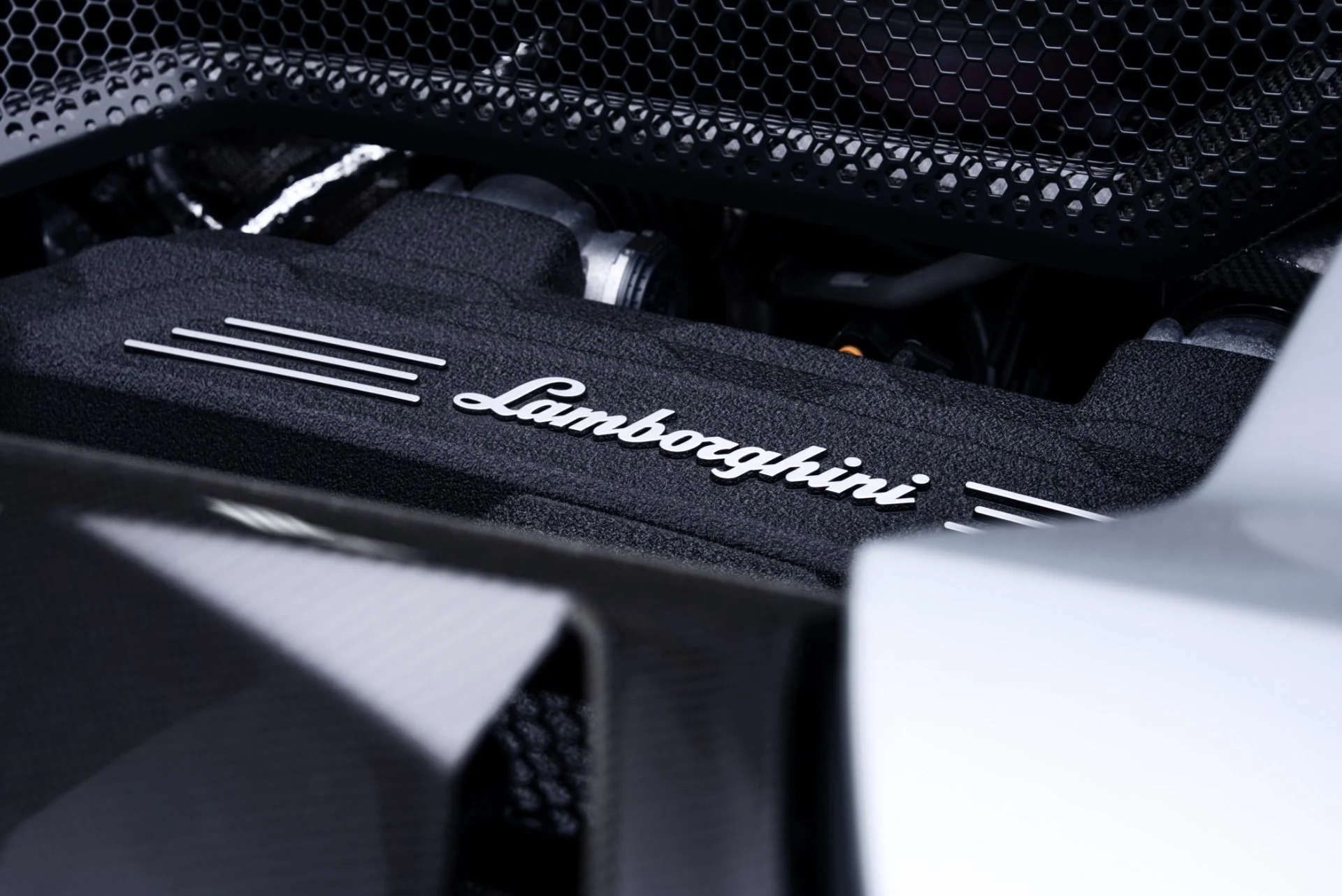 mph067_1022323780_Used_2025_Lamborghini_Revuelto_1770663069_b6b4025d6d