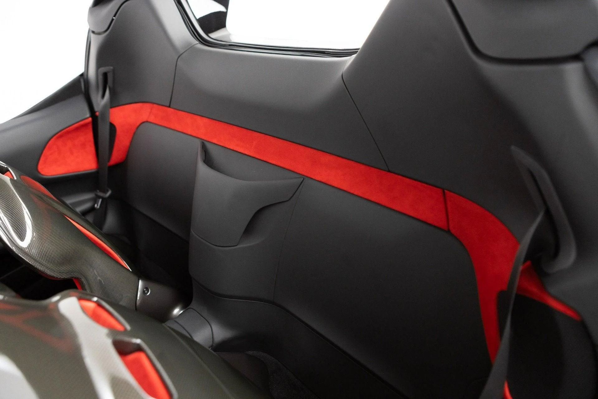 mph067_103868971_Used_2022_Ferrari_SF_90_Spider_1777382784_aafea93d3b