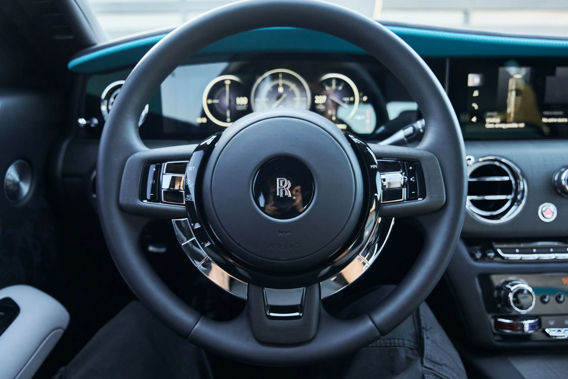 mph067_1043728883_Used_2025_Rolls_Royce_Ghost_Base_1770087502_3ade4c850b