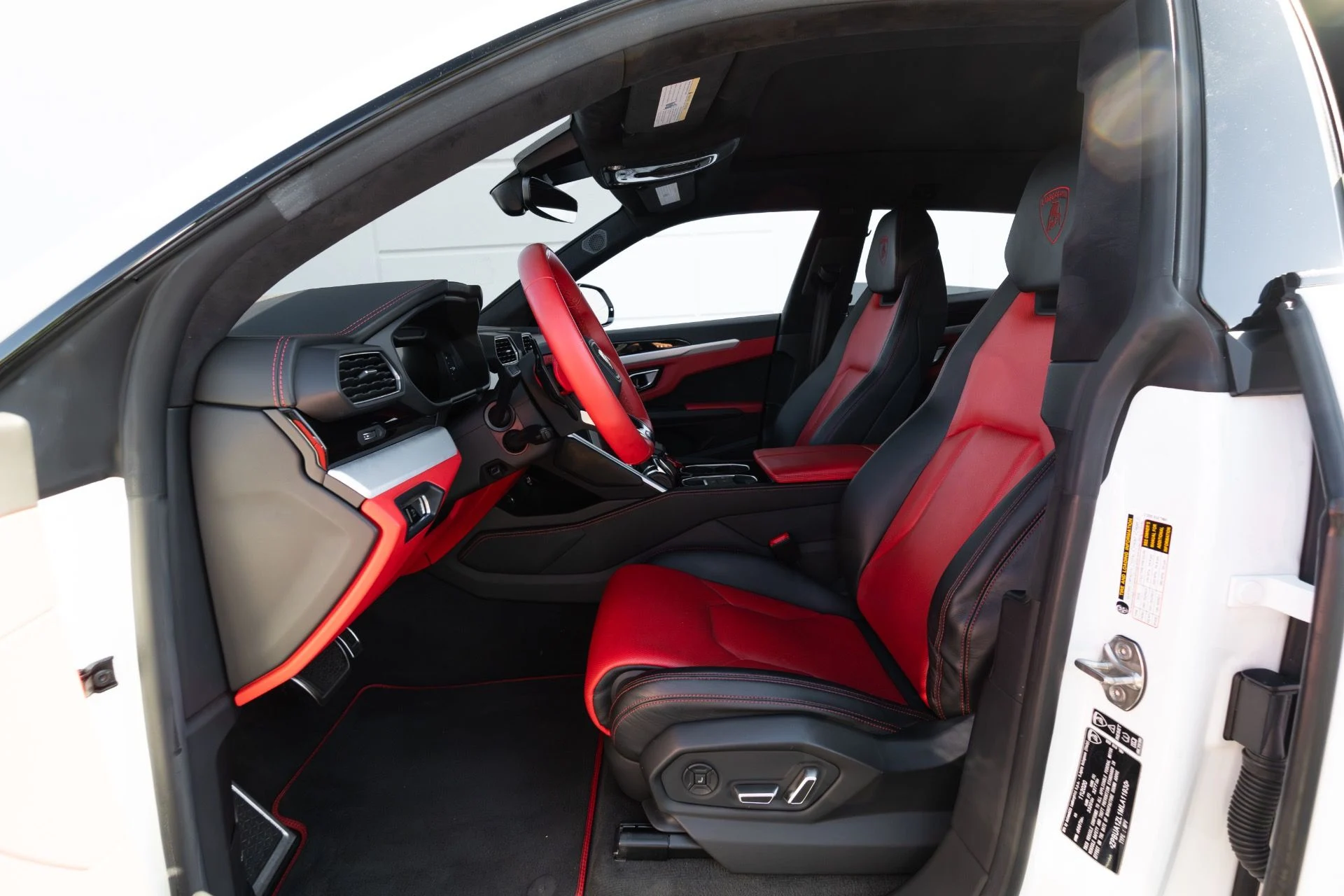 mph067_1072304289_Used_2021_Lamborghini_Urus_1767069804_e79f9c4ca4