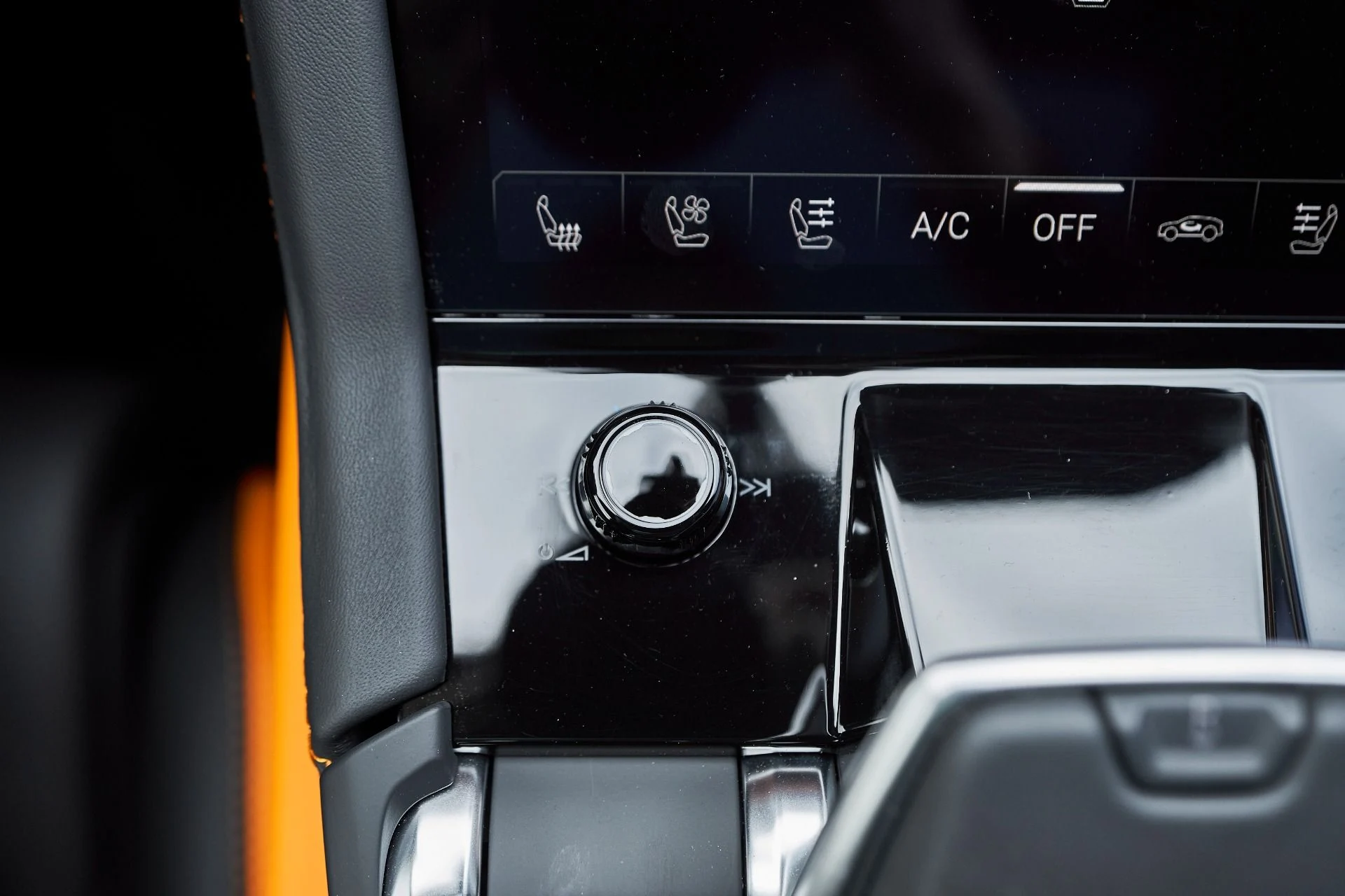 mph067_107731662_Used_2025_Lamborghini_Urus_SE_1763677096_1fbab32429