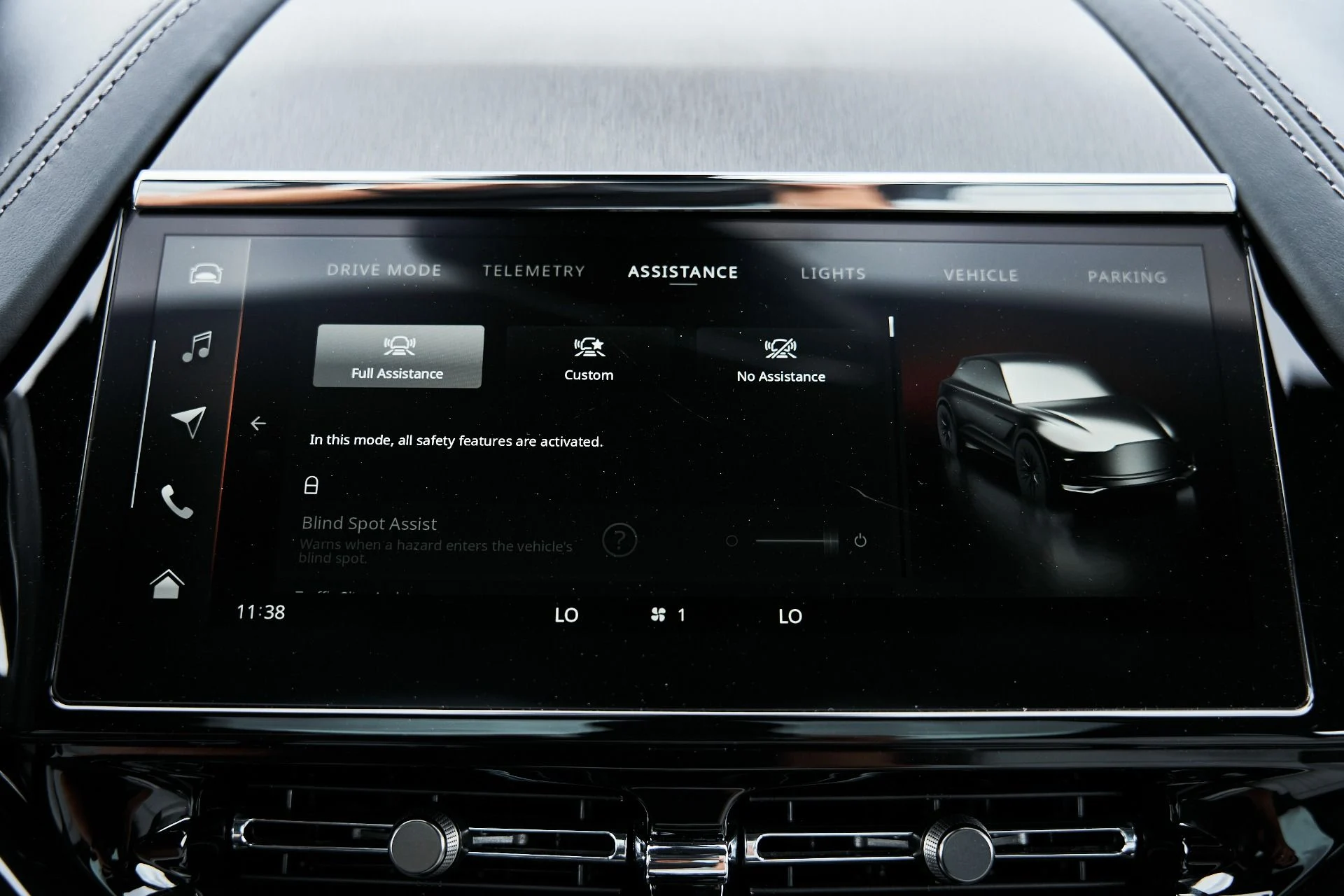 mph067_1077789239_Used_2025_Aston_Martin_DBX_707_1775008050_92ffb2d156