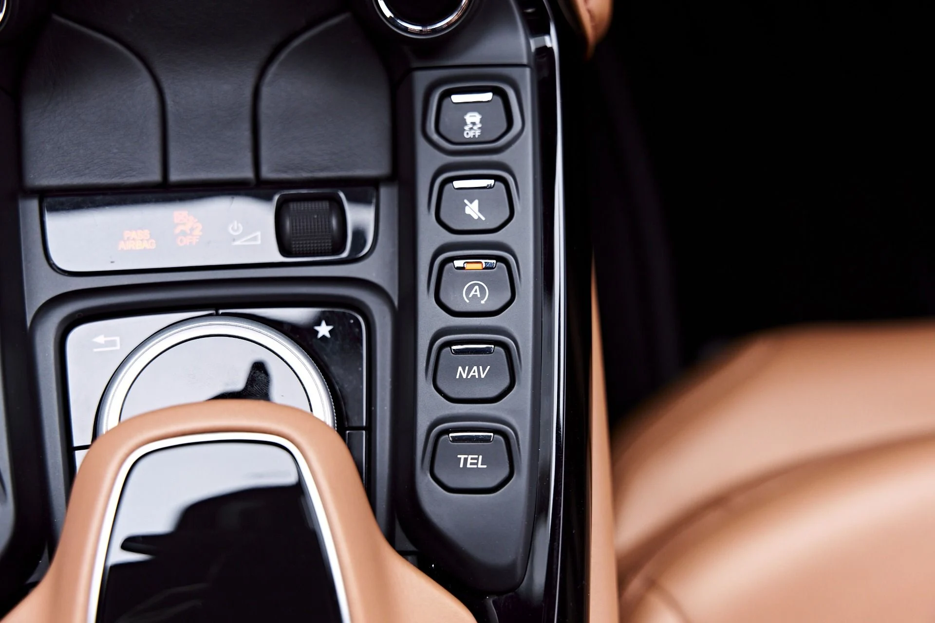 mph067_1170758250_Used_2020_Aston_Martin_Vantage_Base_1777504356_6c64338c1c