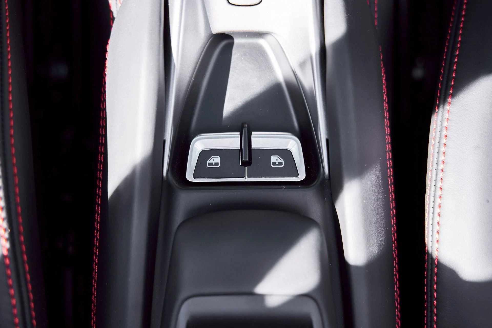 mph067_1172661613_Used_2022_Ferrari_F8_Spider_Base_1772506693_63a47fa791