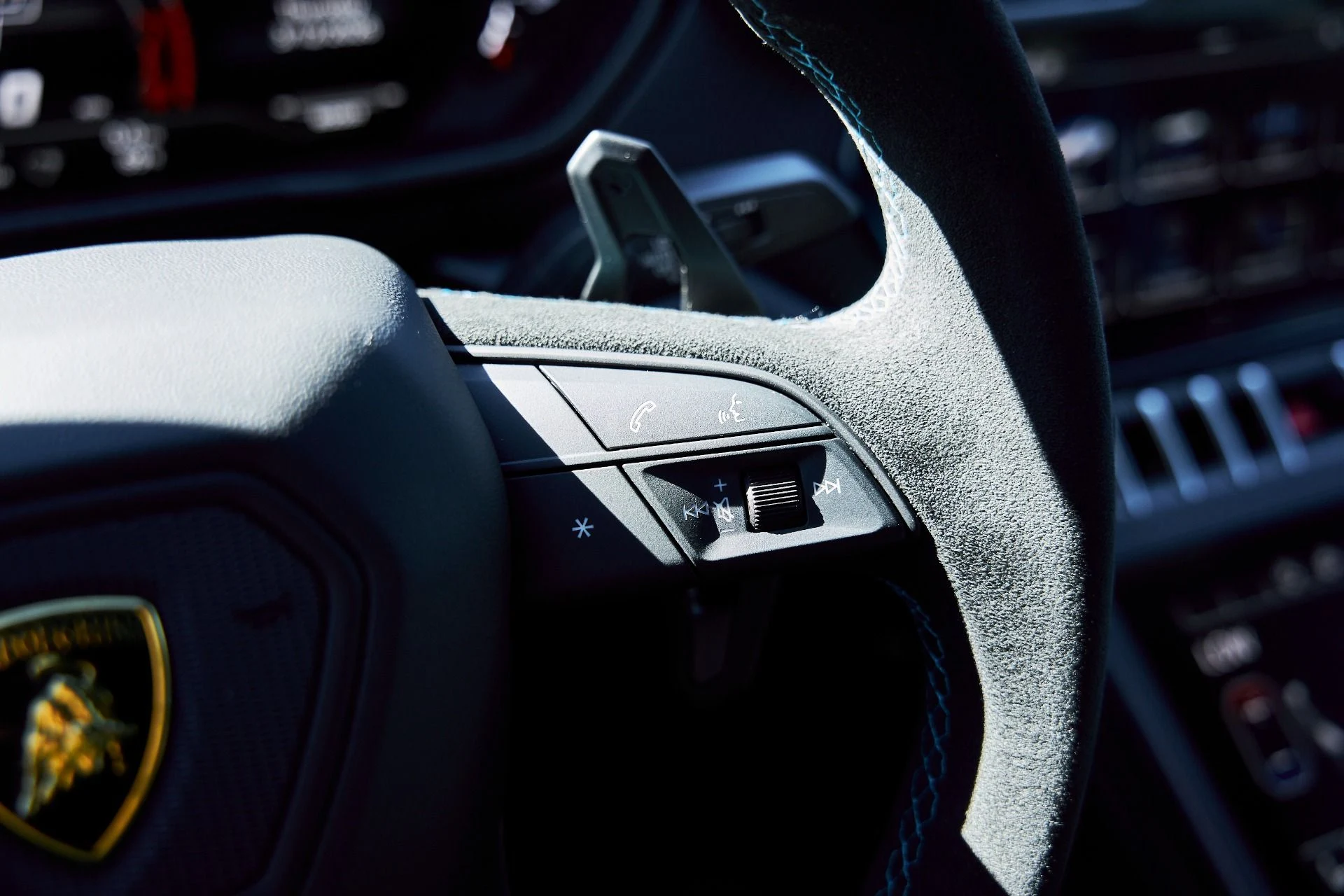 mph067_1226783346_Used_2024_Lamborghini_Urus_Performante_1773367202_3e8178074b